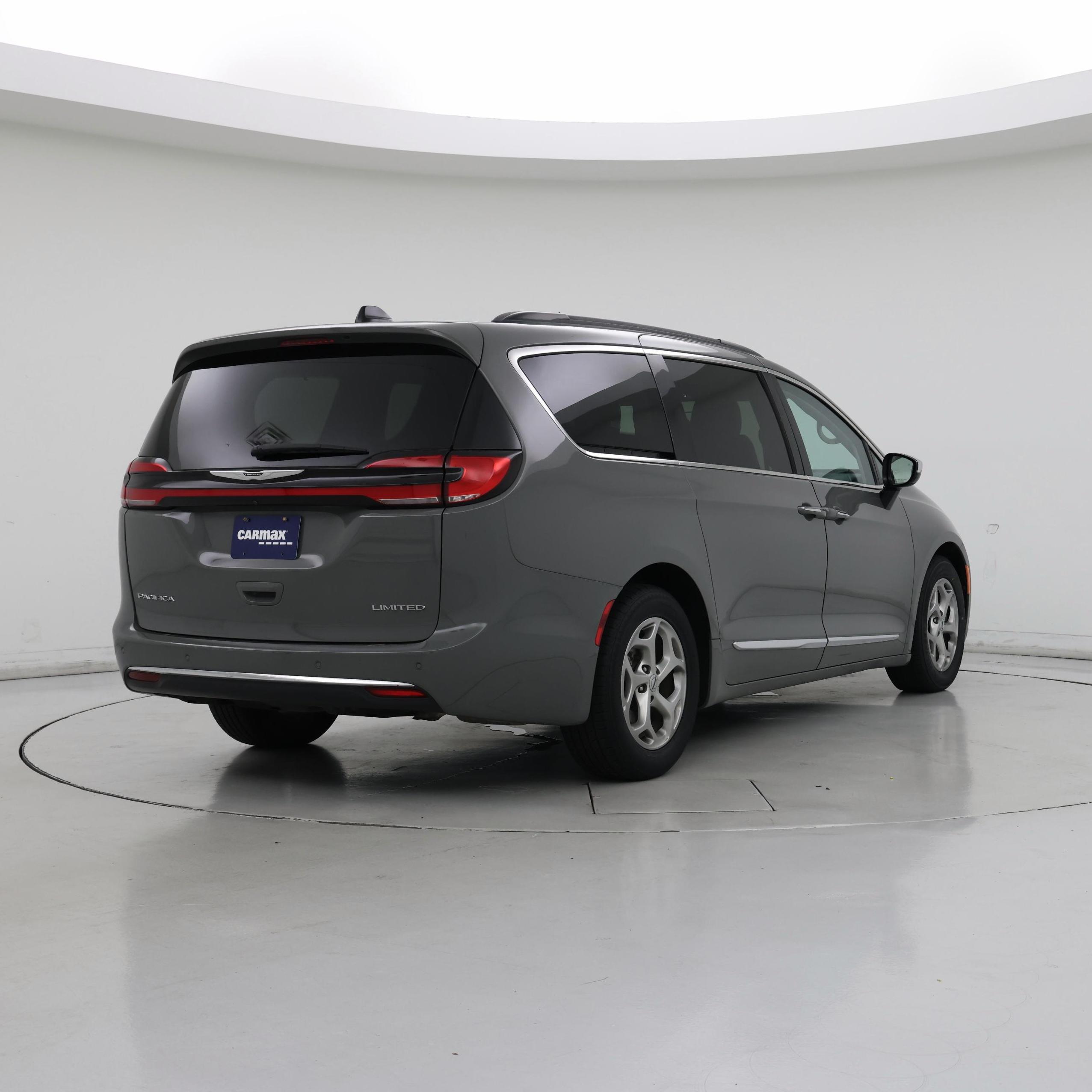 Thumbnail: 2023 Chrysler Pacifica - 8