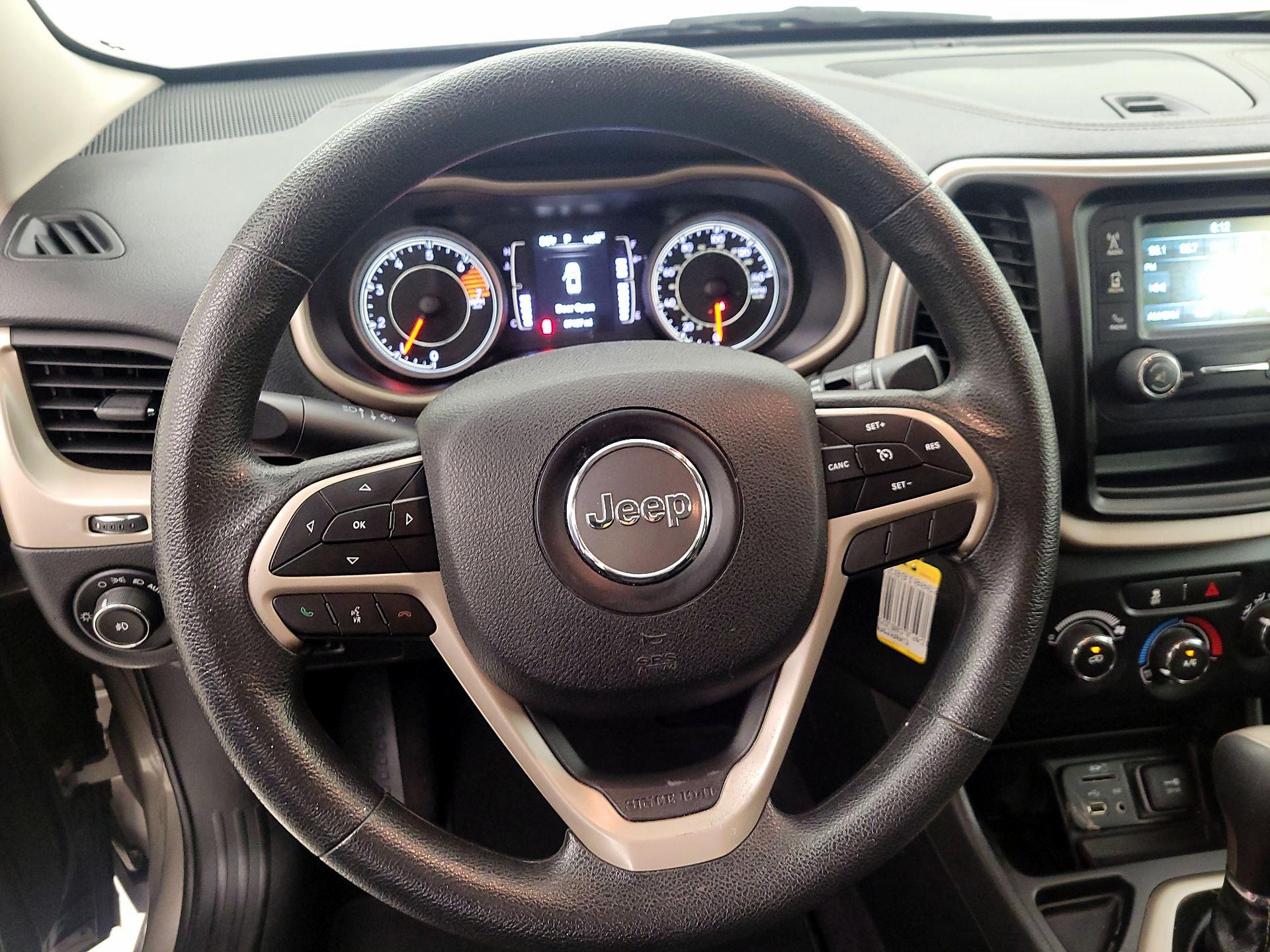 Thumbnail: 2018 Jeep Cherokee - 10