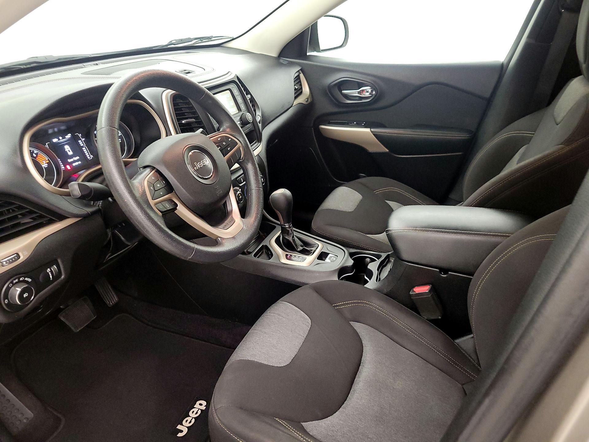 Thumbnail: 2018 Jeep Cherokee - 11