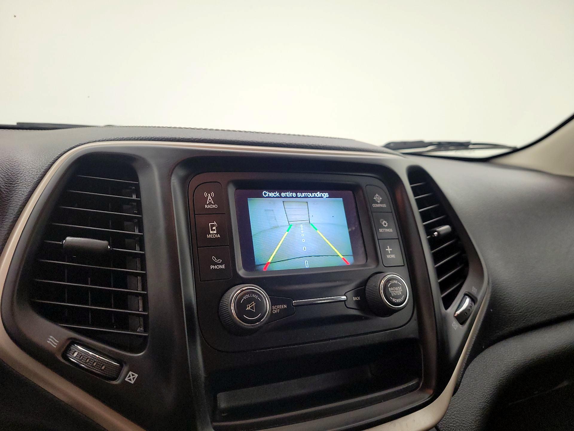 Thumbnail: 2018 Jeep Cherokee - 14