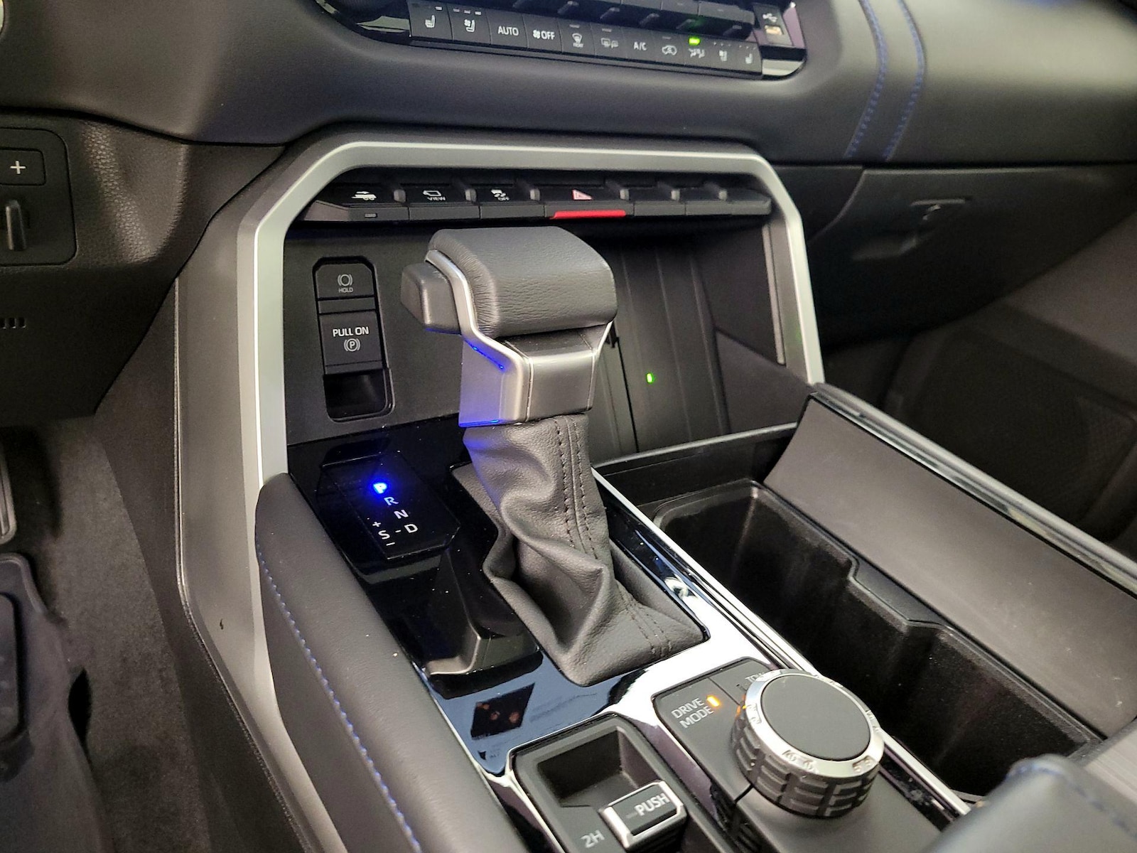 2024 Toyota Sequoia Platinum - Photo 18