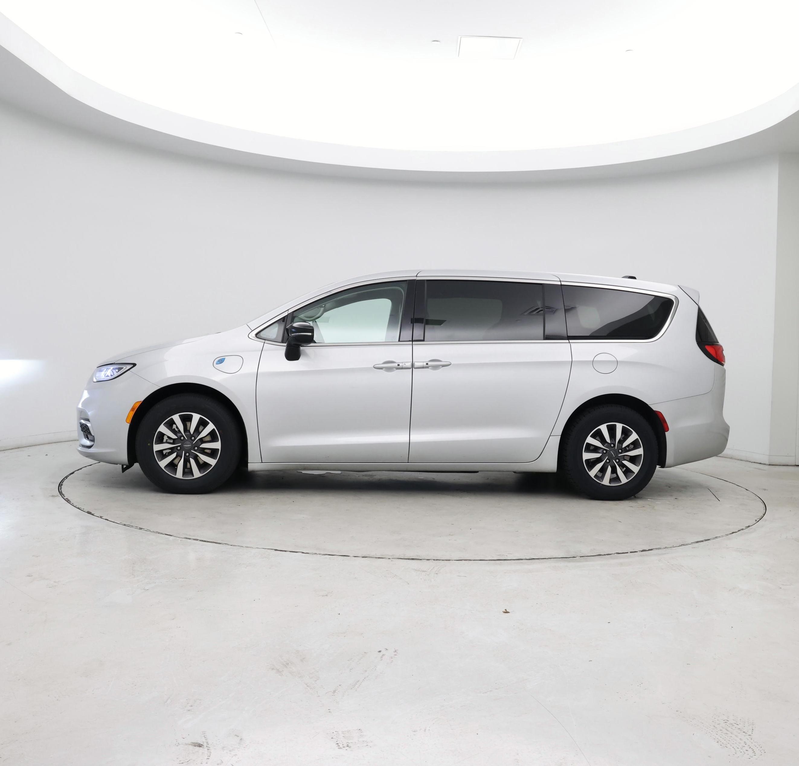 Thumbnail: 2024 Chrysler Pacifica - 3