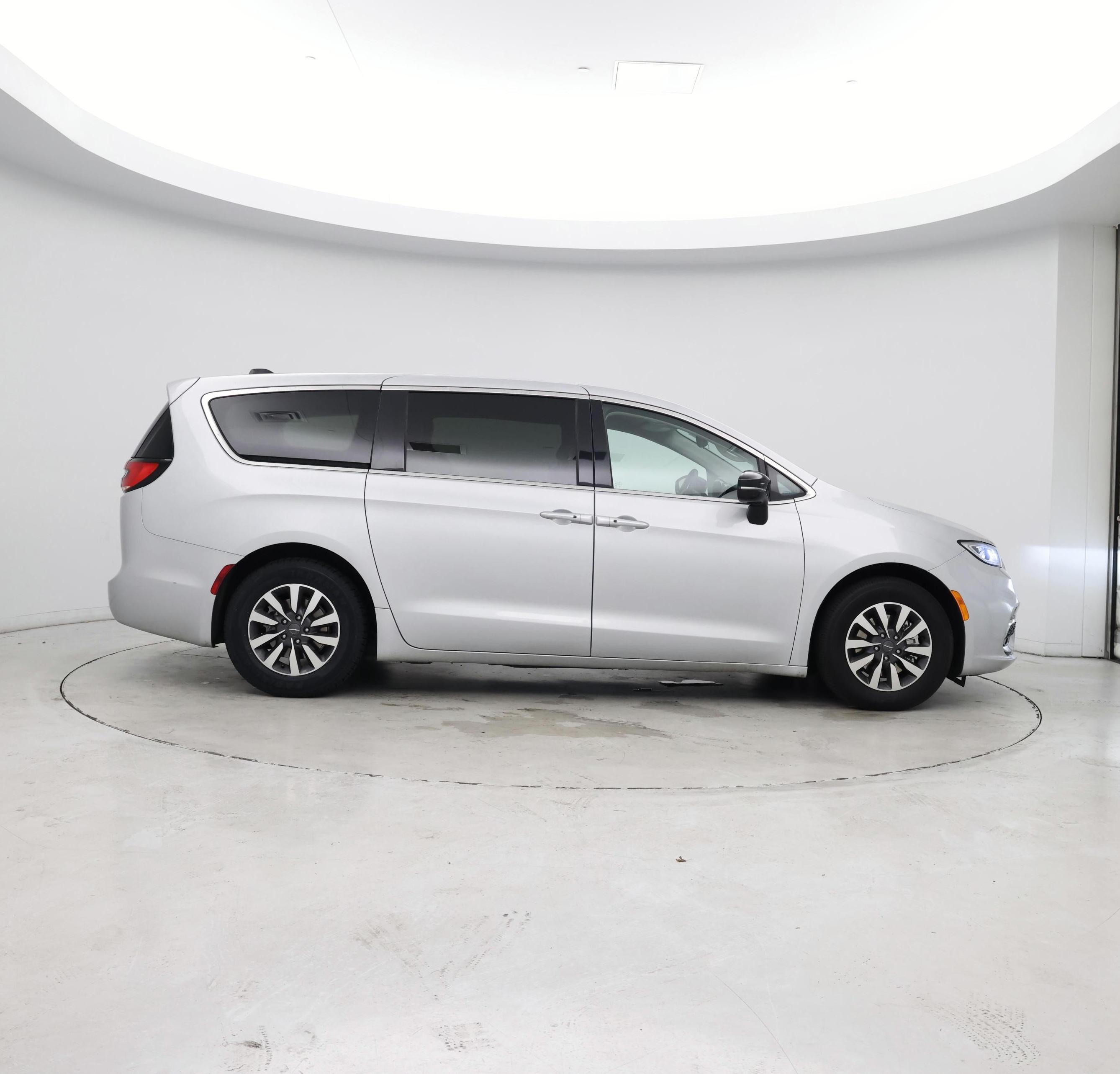 Thumbnail: 2024 Chrysler Pacifica - 7