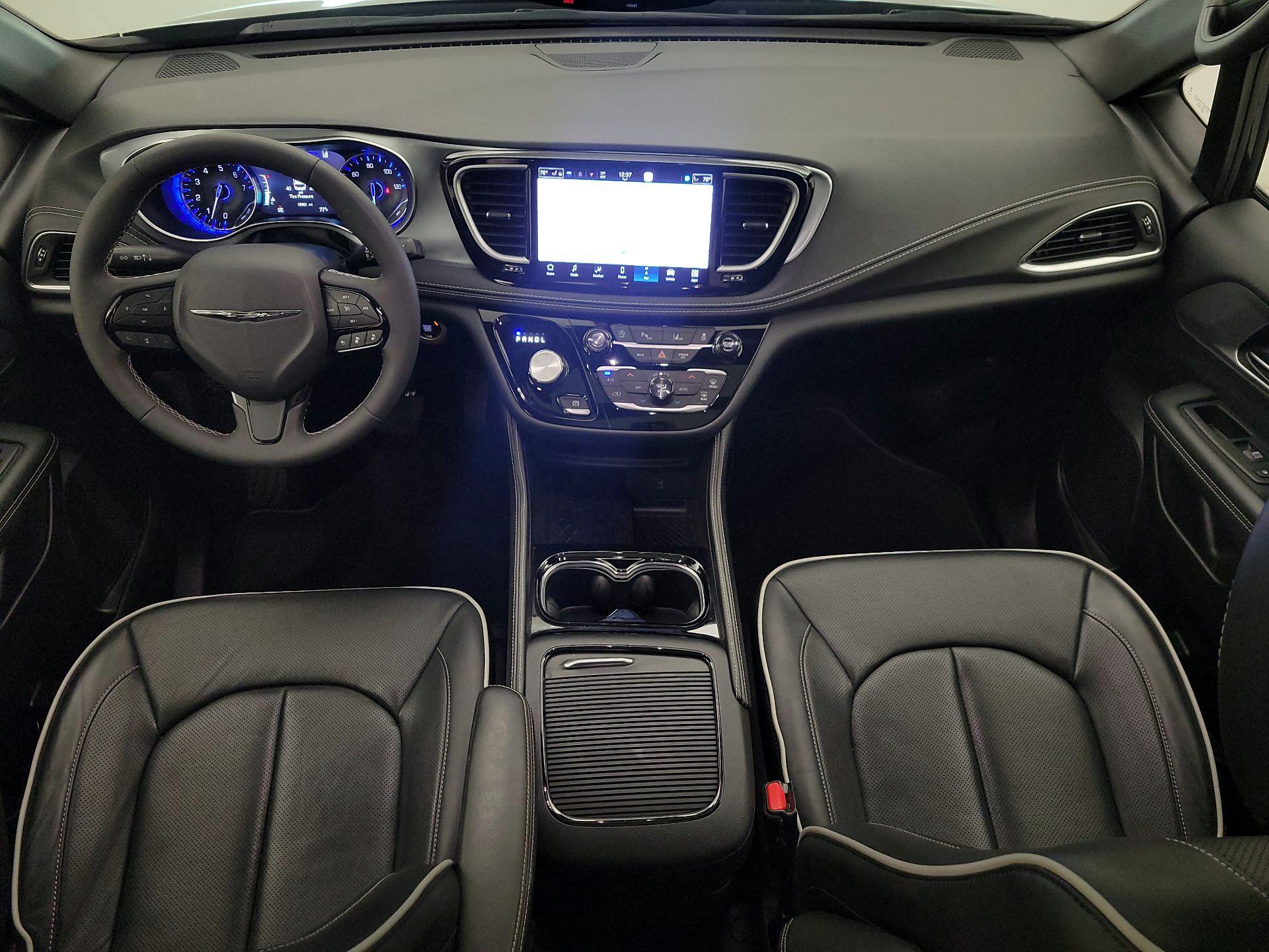 Thumbnail: 2026 Chrysler Pacifica - 9