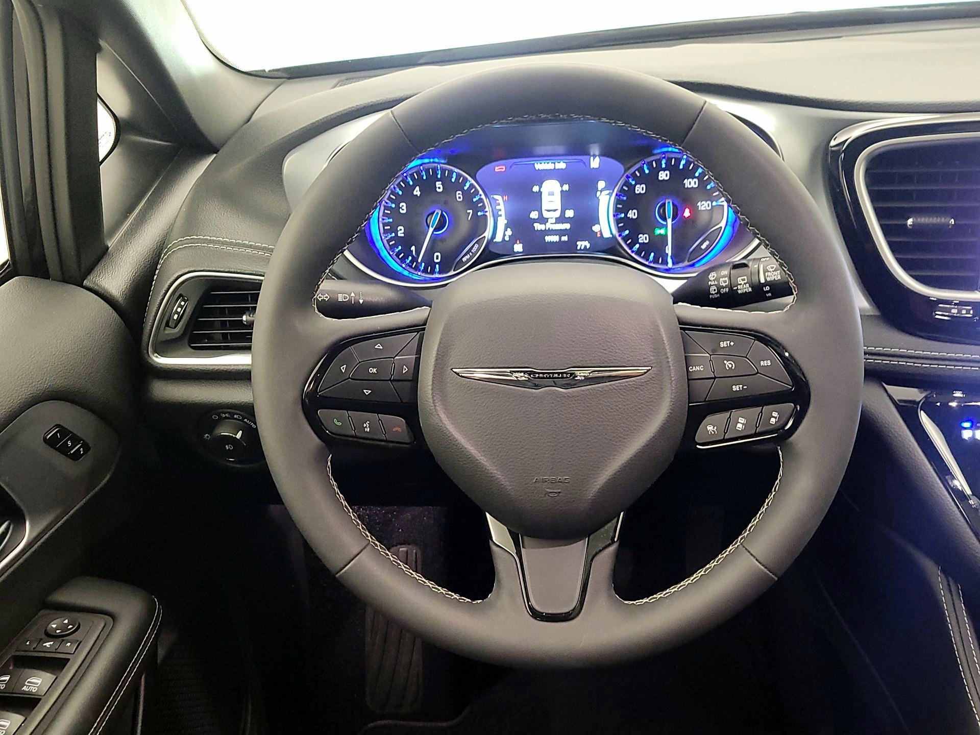 Thumbnail: 2026 Chrysler Pacifica - 10