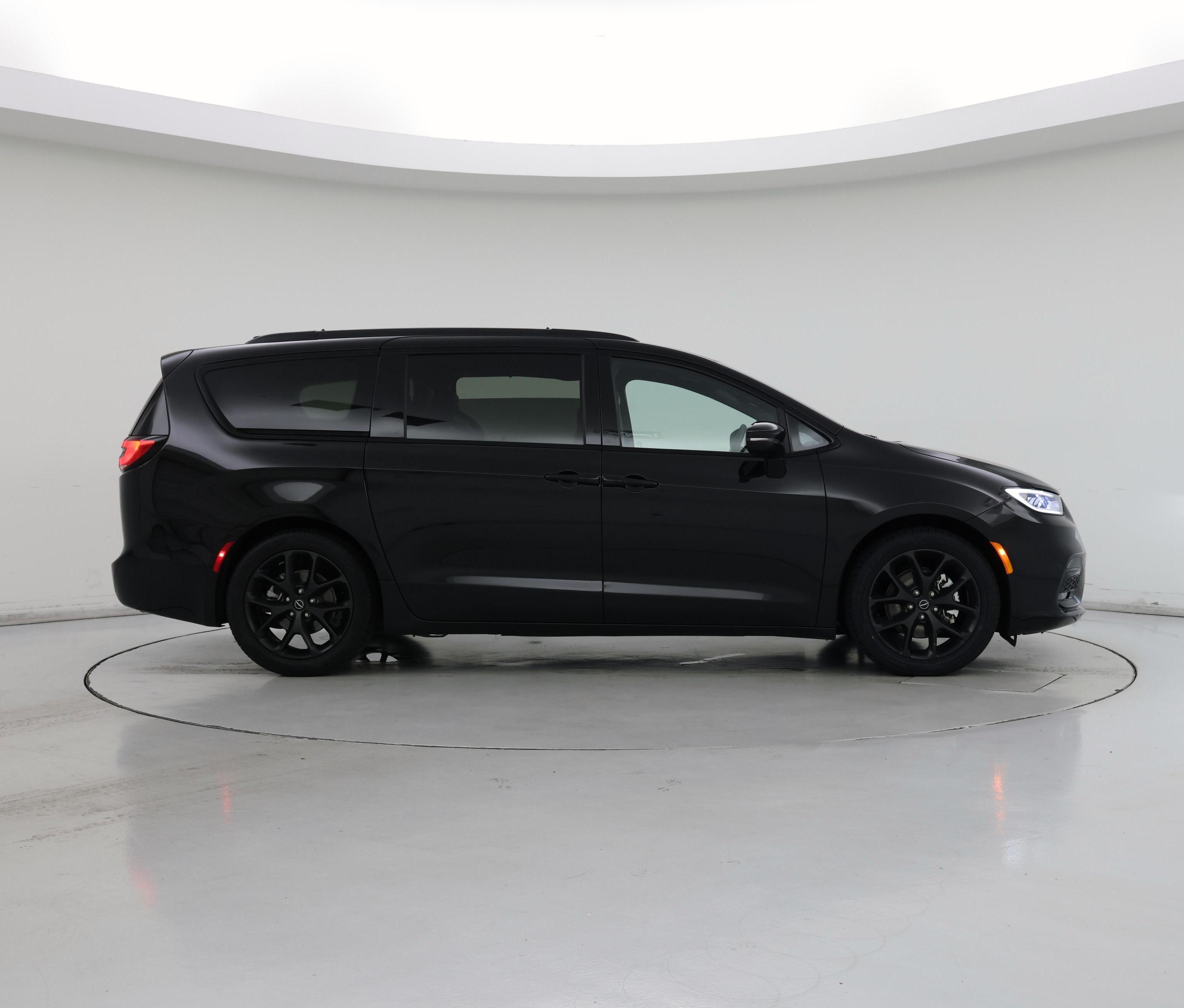 Thumbnail: 2026 Chrysler Pacifica - 7