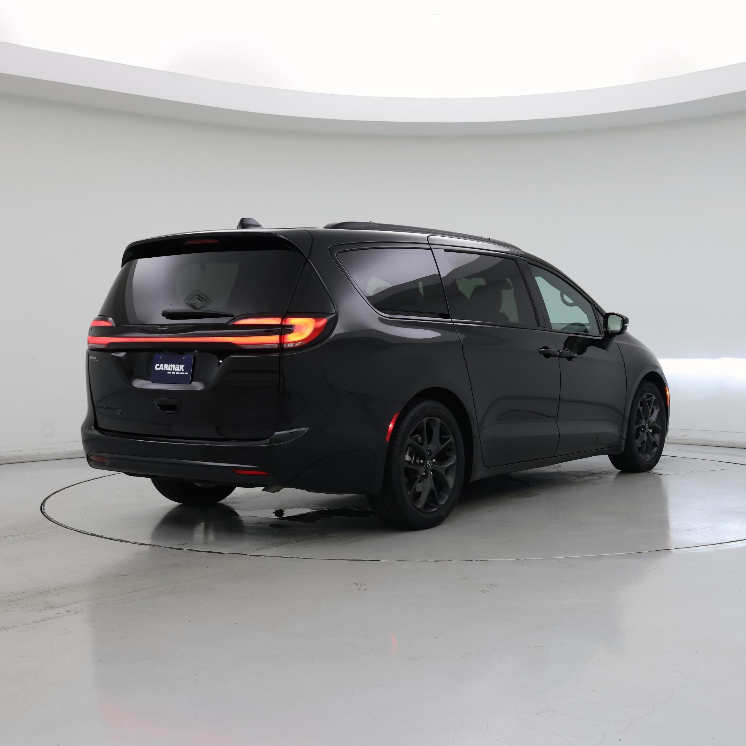 Thumbnail: 2026 Chrysler Pacifica - 8