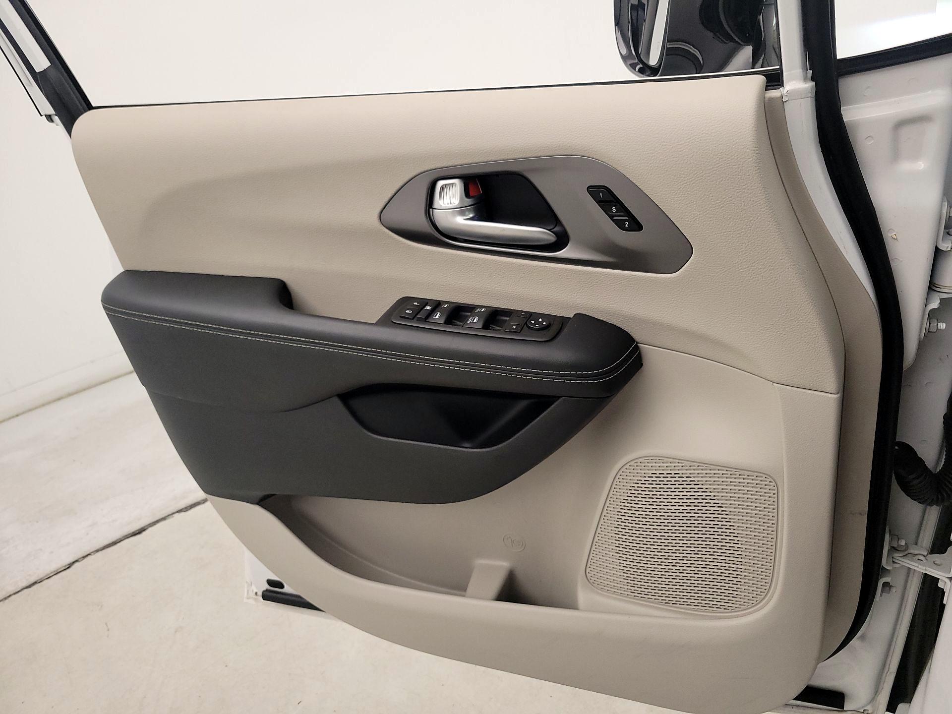 Thumbnail: 2024 Chrysler Pacifica - 12