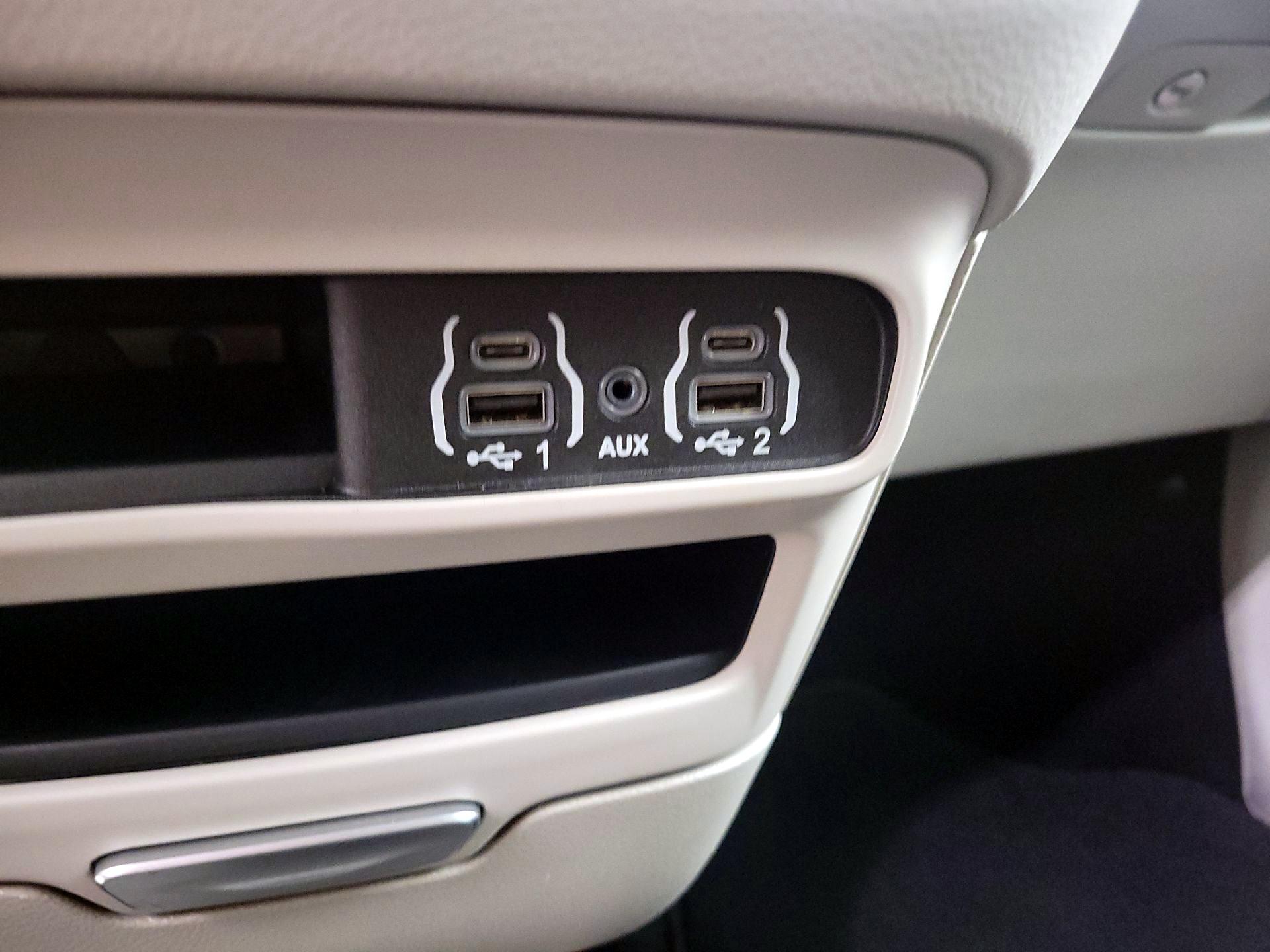 Thumbnail: 2024 Chrysler Pacifica - 18