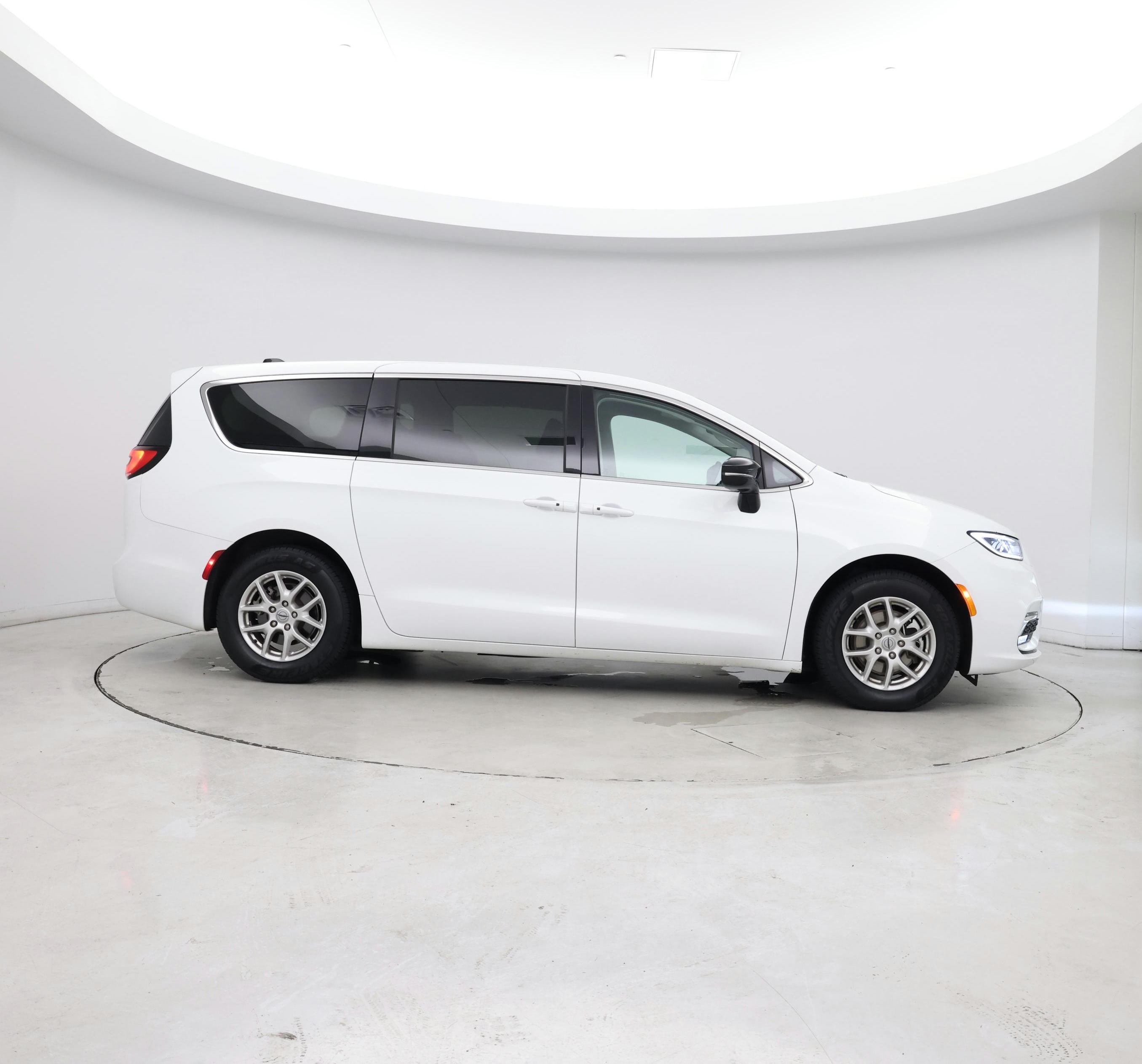 Thumbnail: 2024 Chrysler Pacifica - 7
