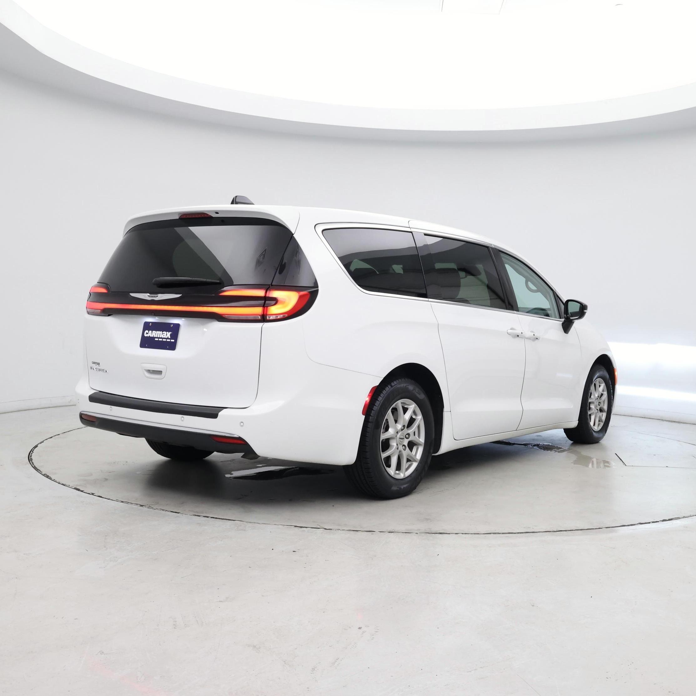 Thumbnail: 2024 Chrysler Pacifica - 8