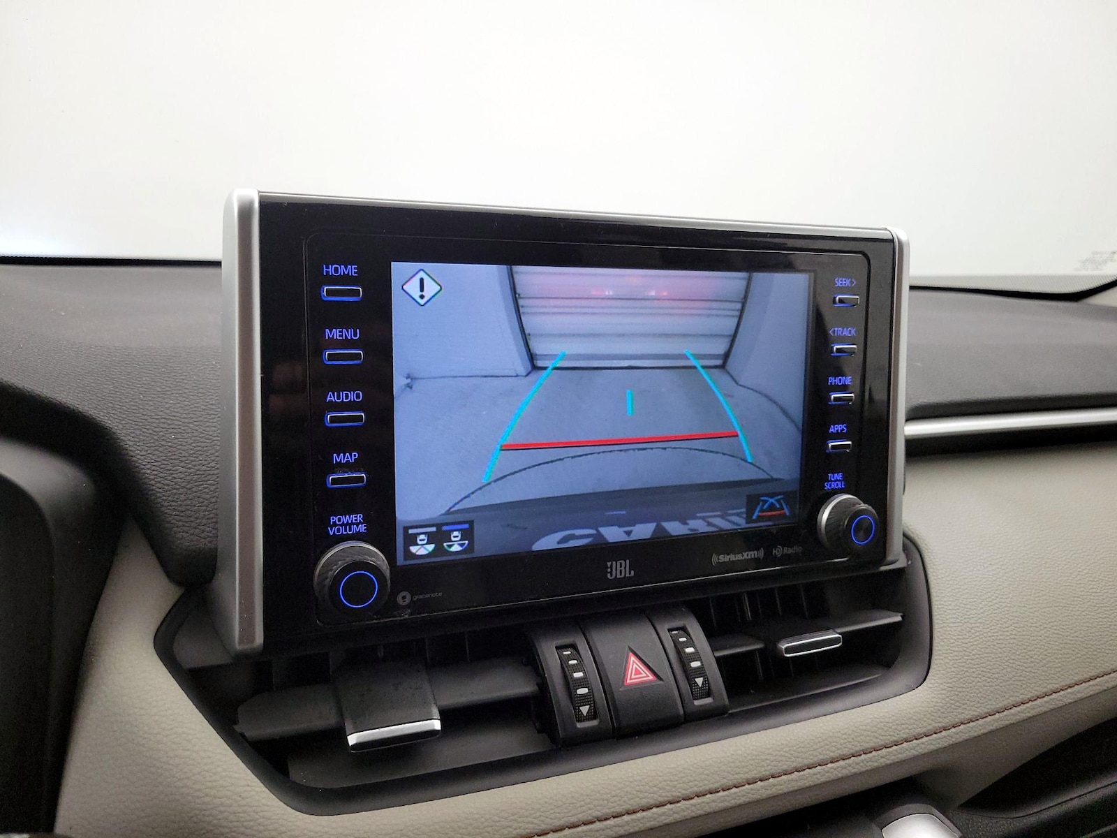 2020 Toyota RAV4 XLE Premium - Photo 15