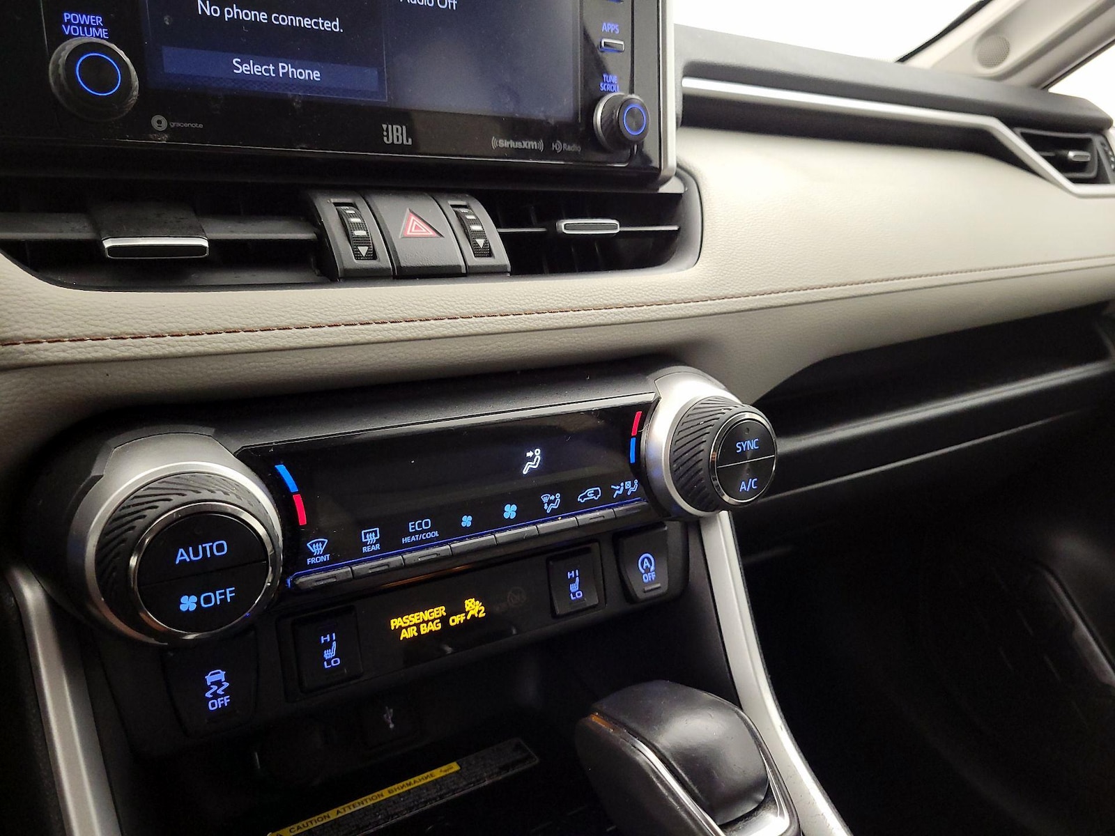 2020 Toyota RAV4 XLE Premium - Photo 17