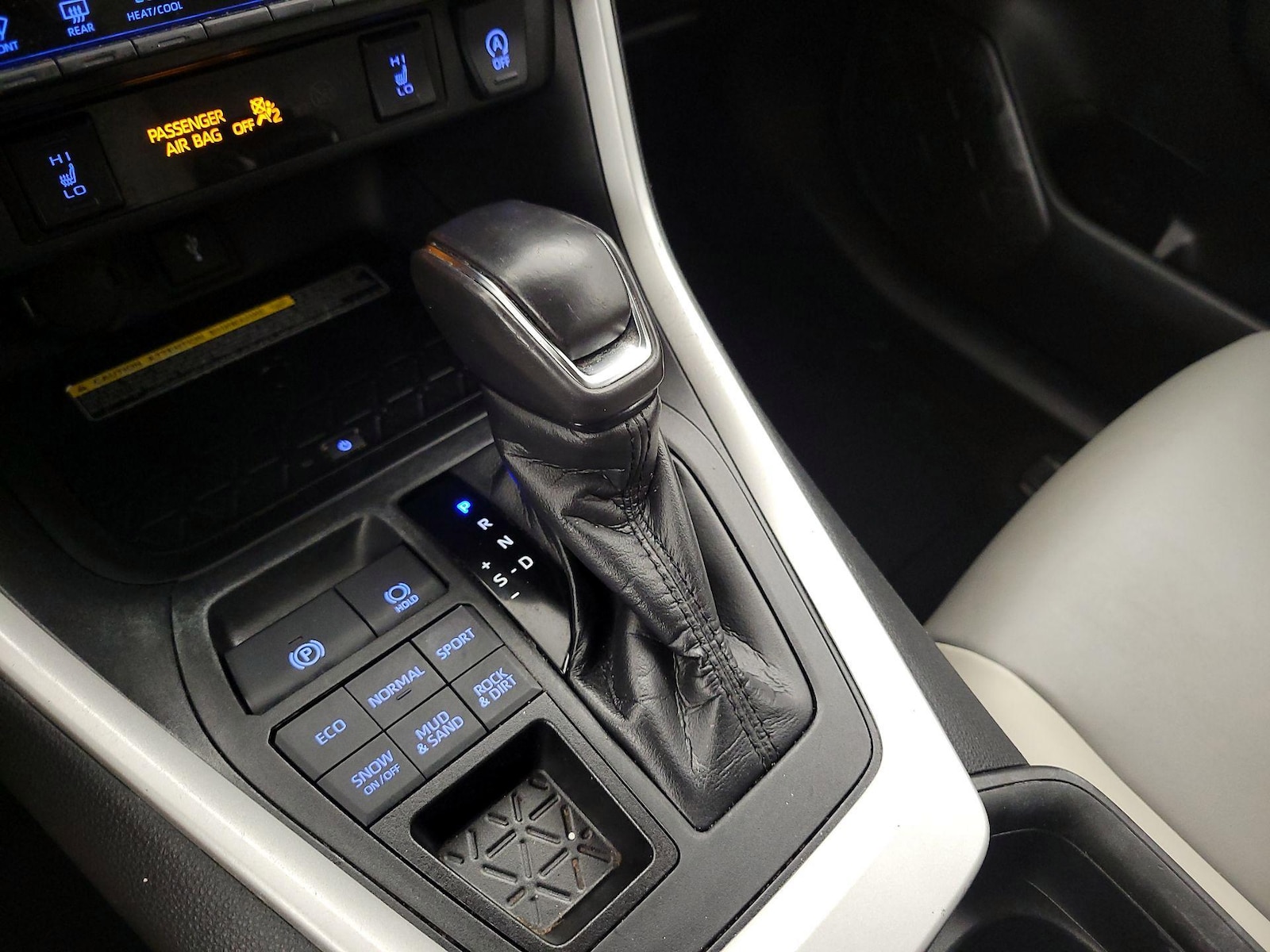 2020 Toyota RAV4 XLE Premium - Photo 18