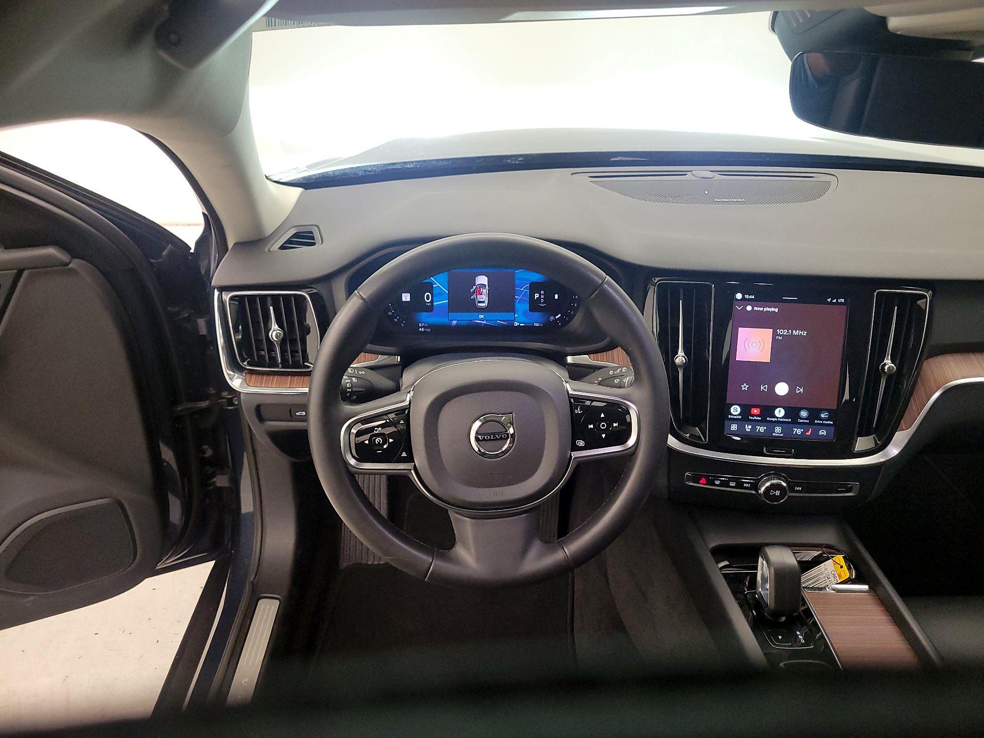 Thumbnail: 2025 Volvo S60 - 10