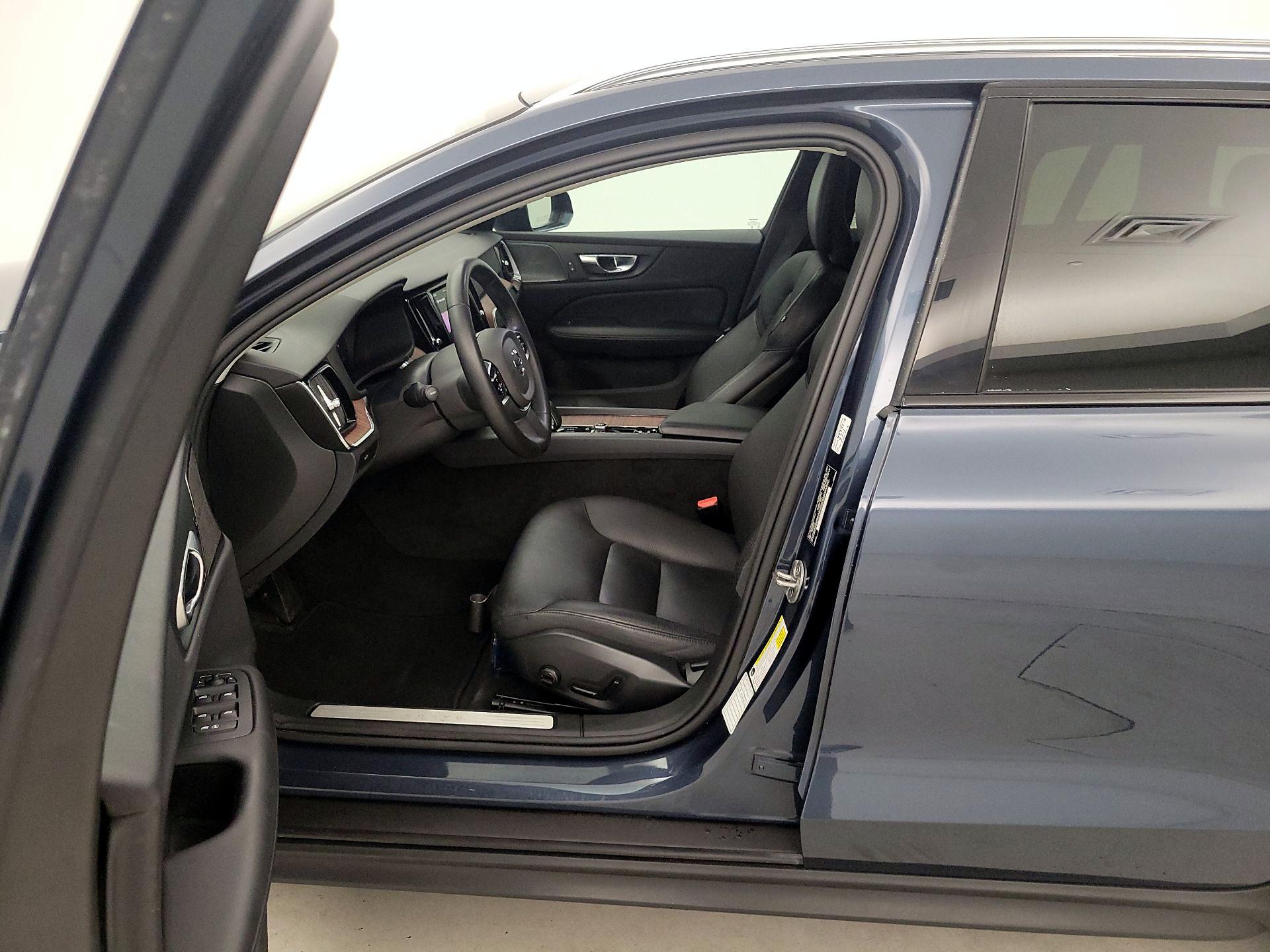 Thumbnail: 2025 Volvo S60 - 11