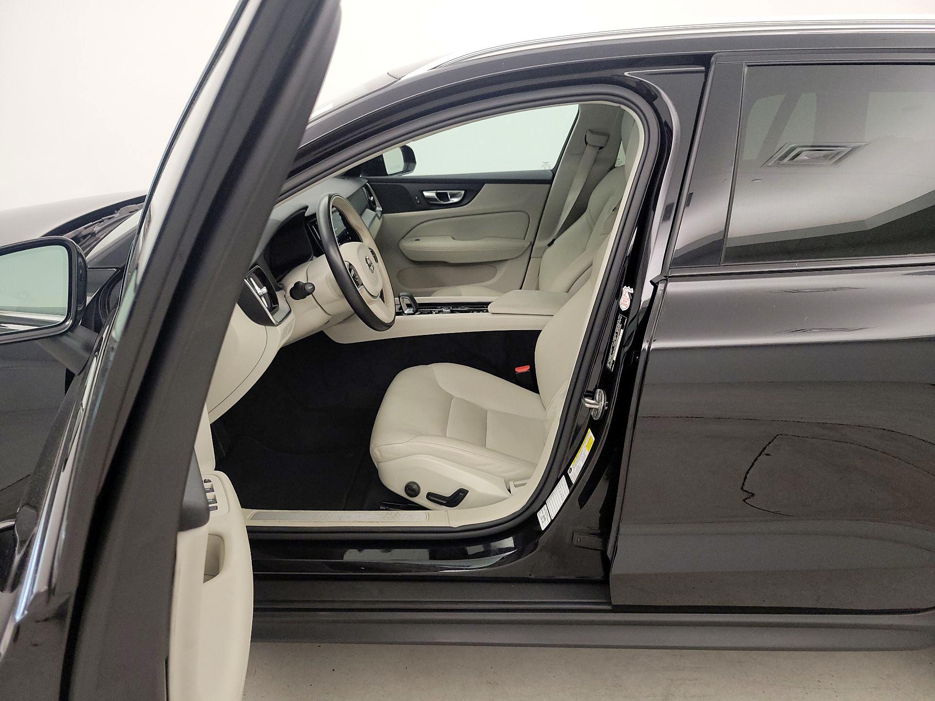 Thumbnail: 2025 Volvo S60 - 11