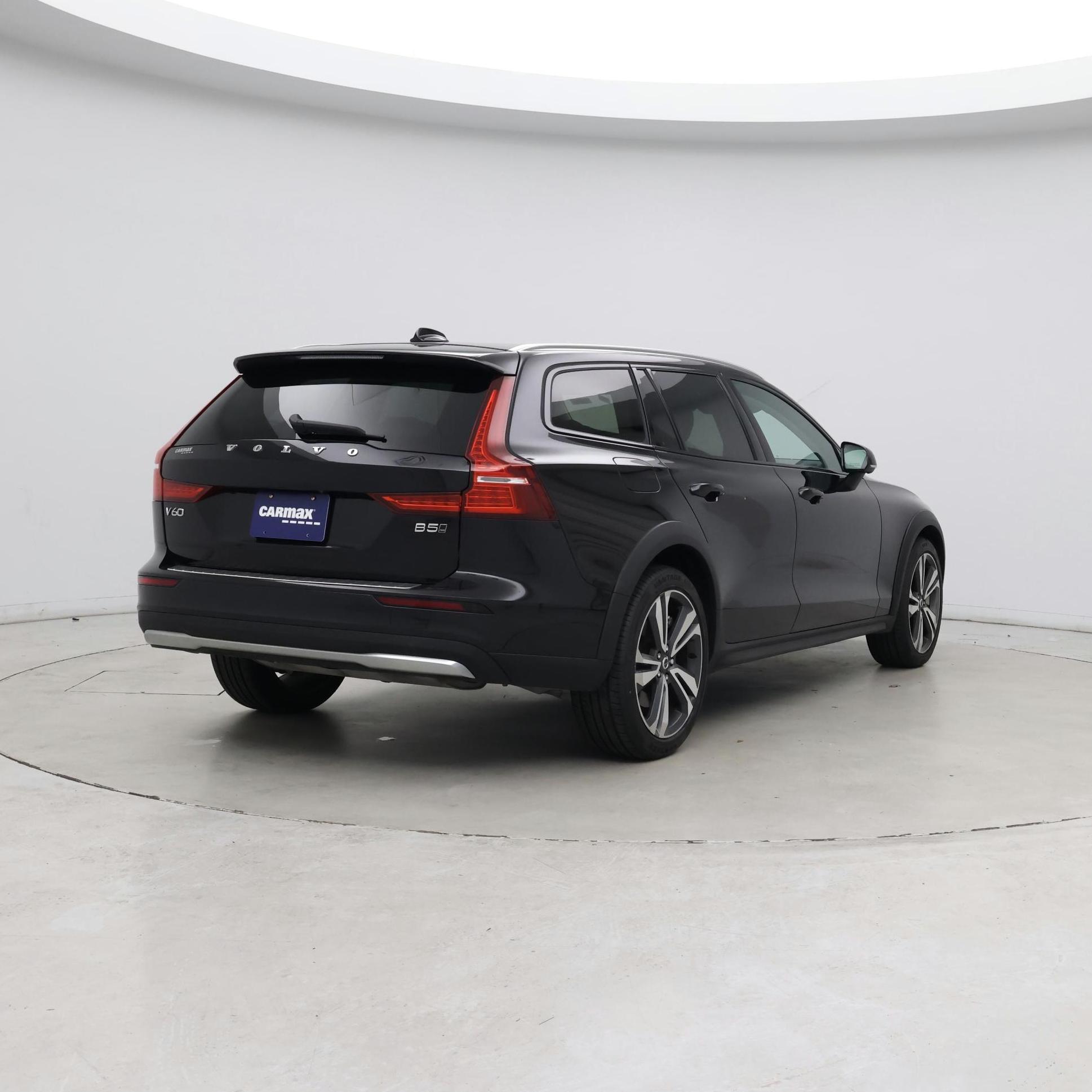 Thumbnail: 2025 Volvo S60 - 8