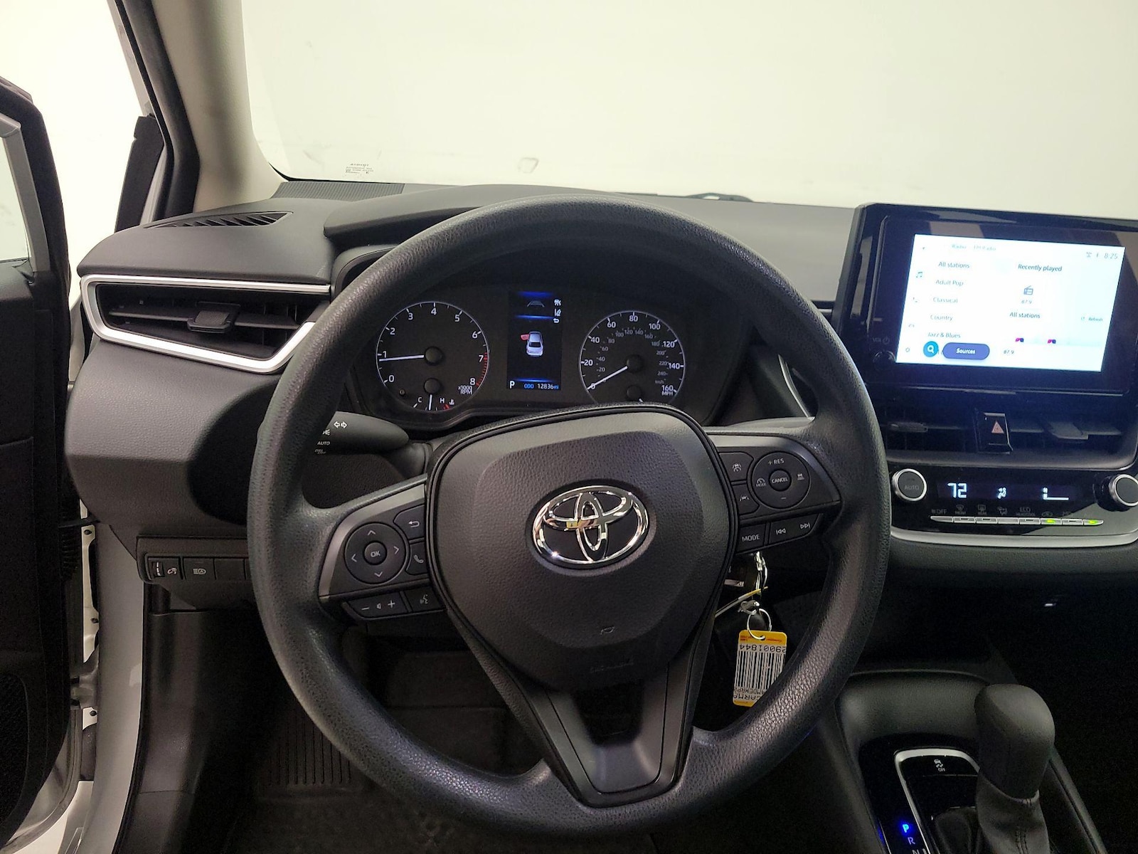 2024 Toyota Corolla LE - Photo 11