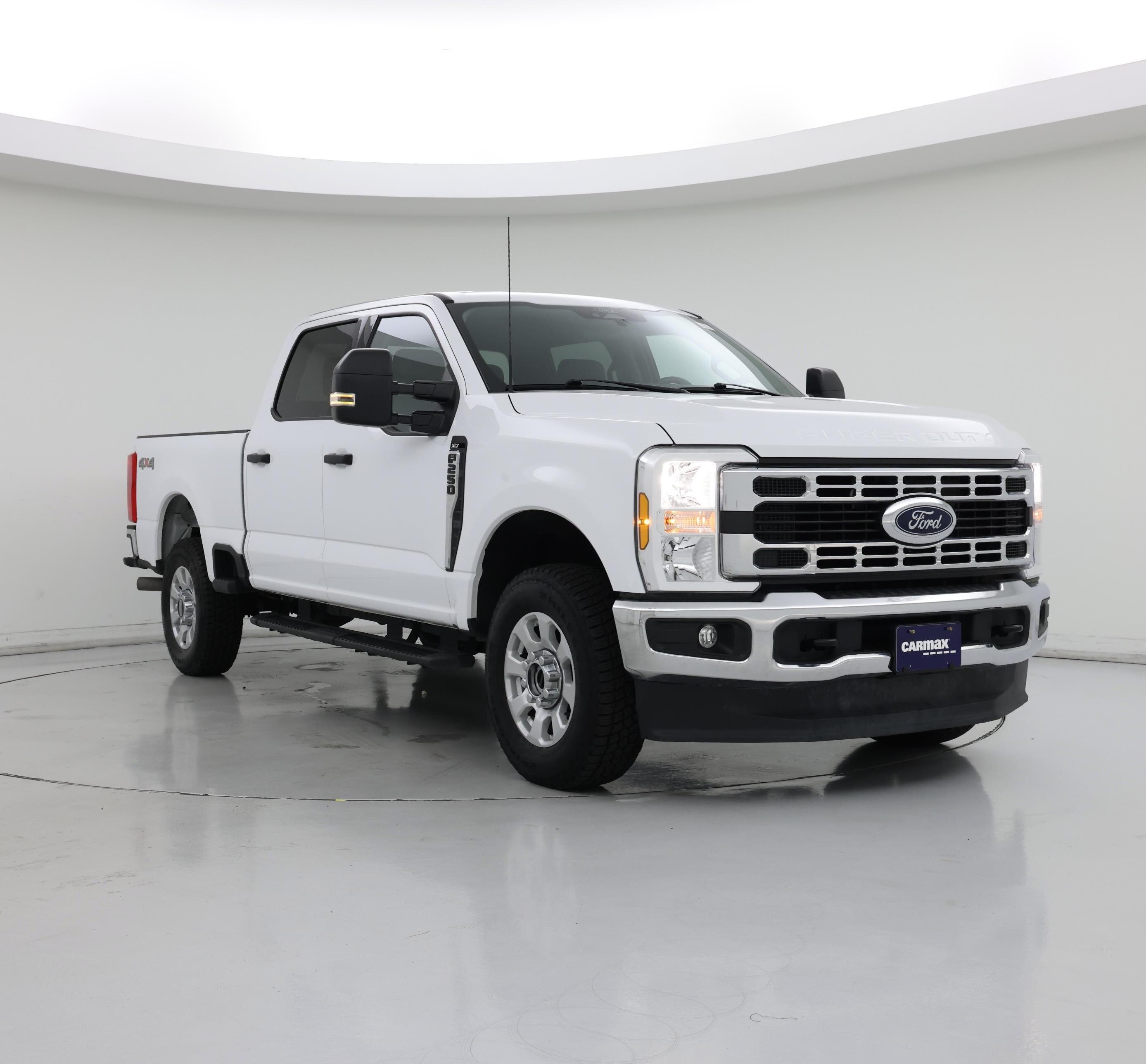 White 2024 Ford F-250 Super Duty Pickup Truck Four-Wheel Drive Automatic