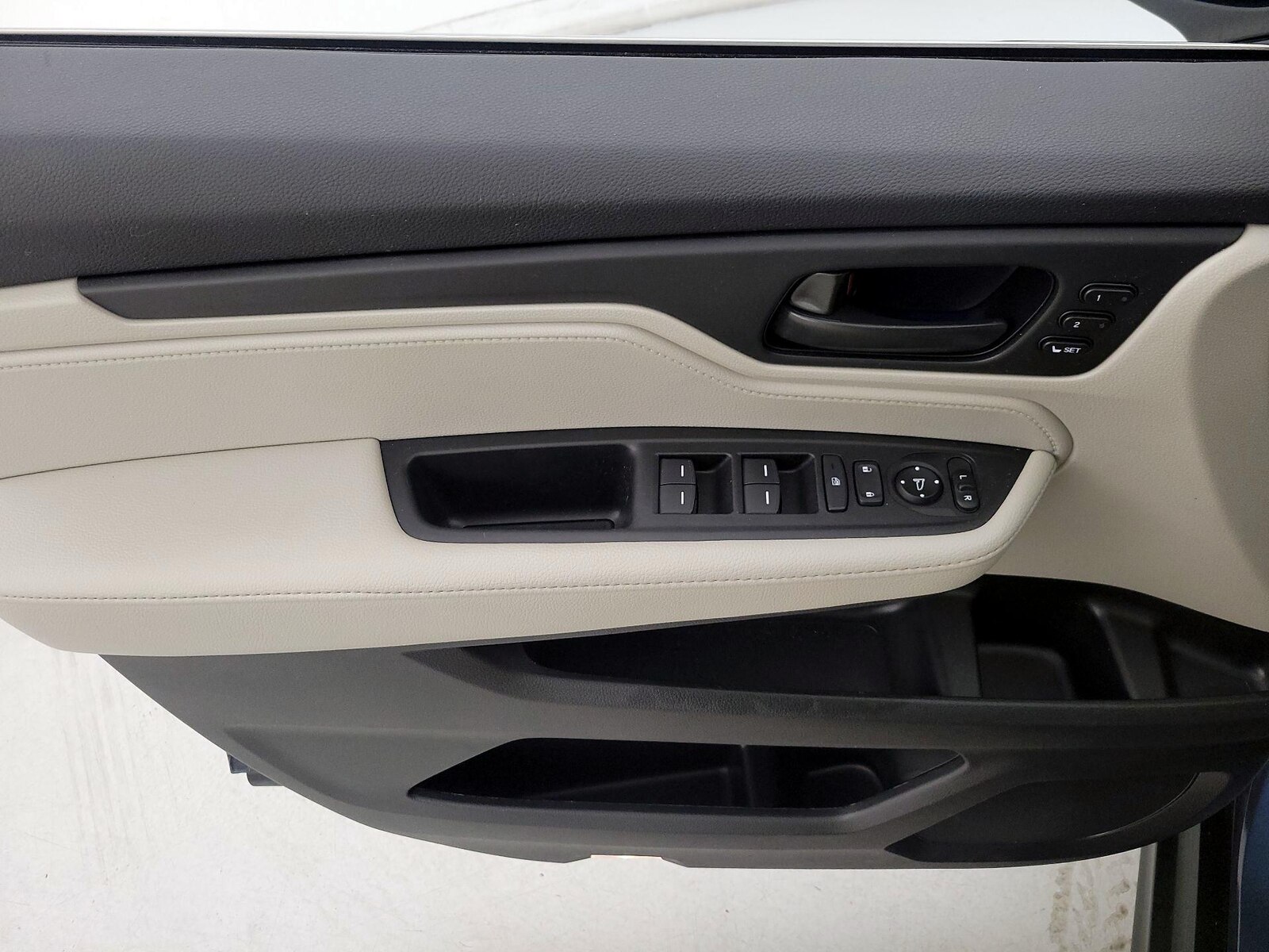 2025 Honda Odyssey EX-L - Photo 13