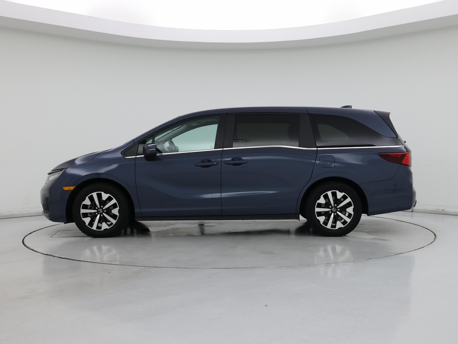 2025 Honda Odyssey EX-L - Photo 4