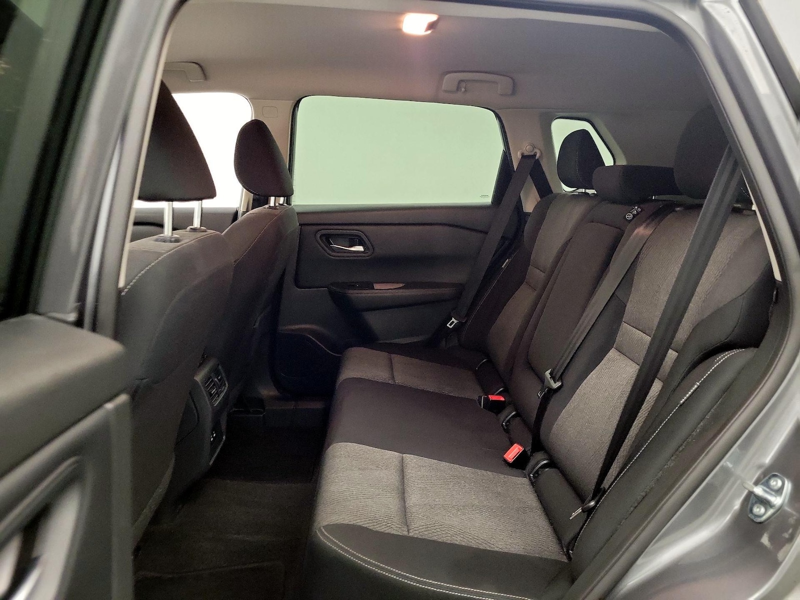 2025 Nissan Rogue SV - Photo 17