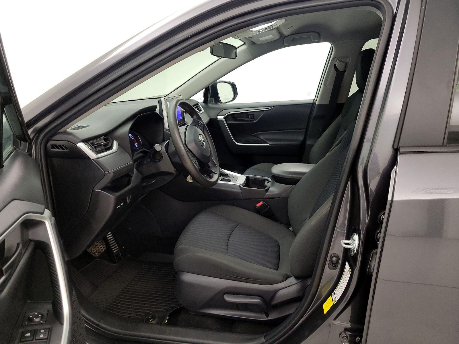 2025 Toyota RAV4 LE - Photo 12