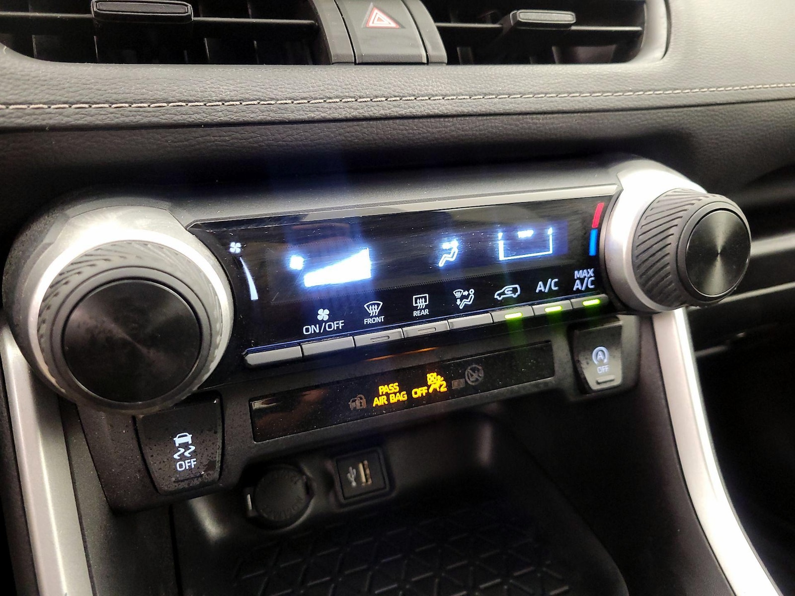 2025 Toyota RAV4 LE - Photo 18