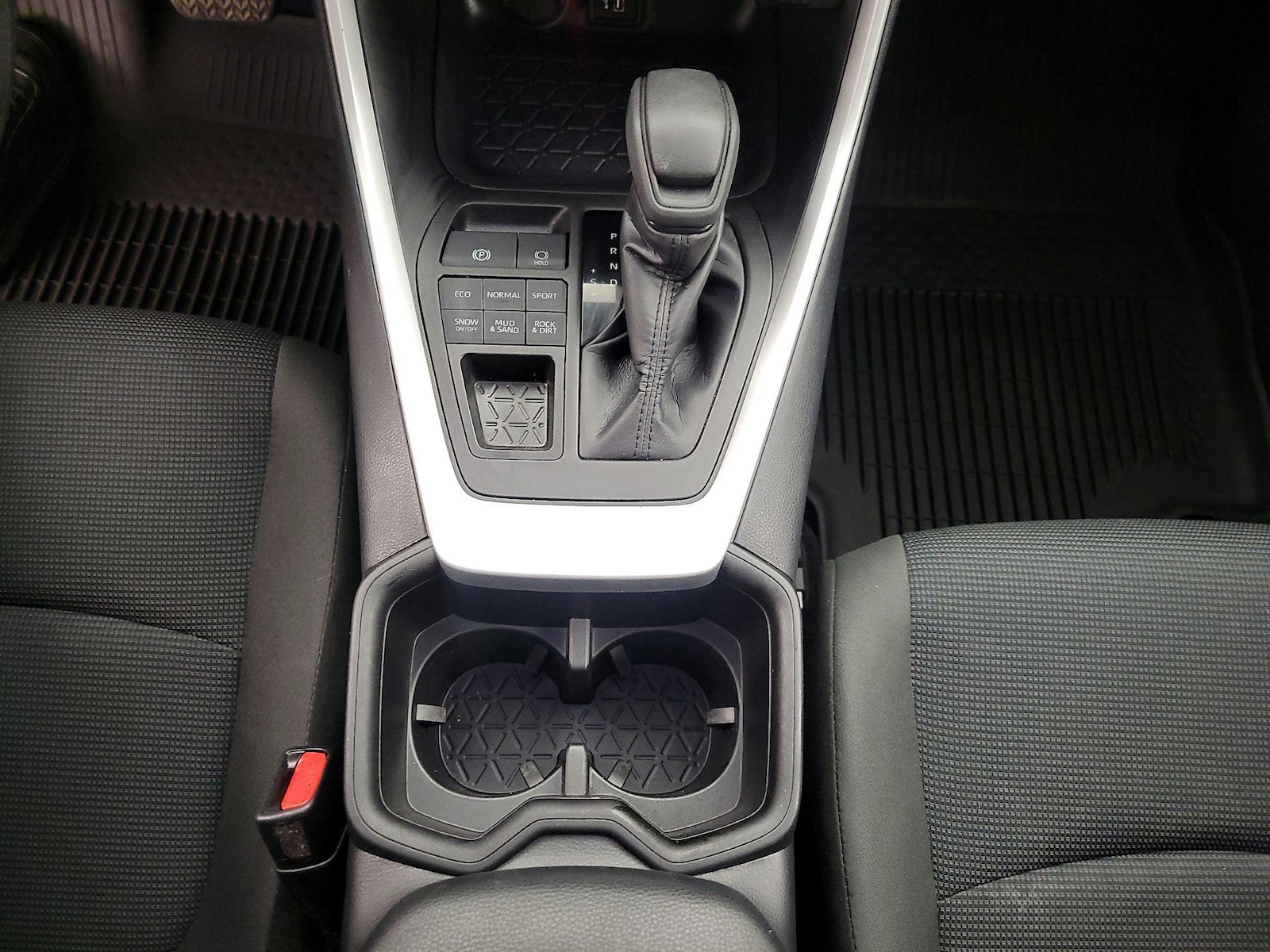 2025 Toyota RAV4 LE - Photo 19