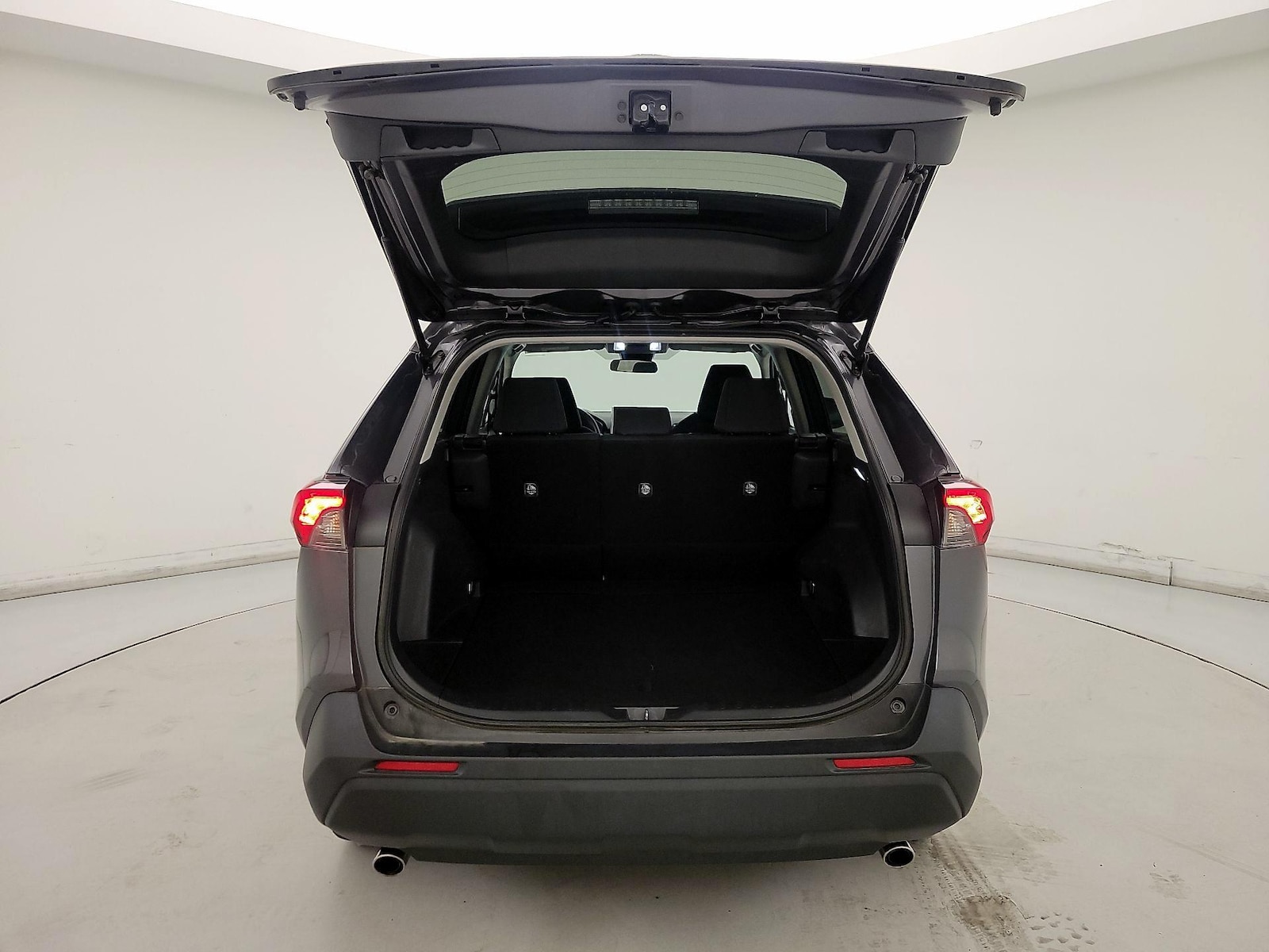 2025 Toyota RAV4 LE - Photo 22