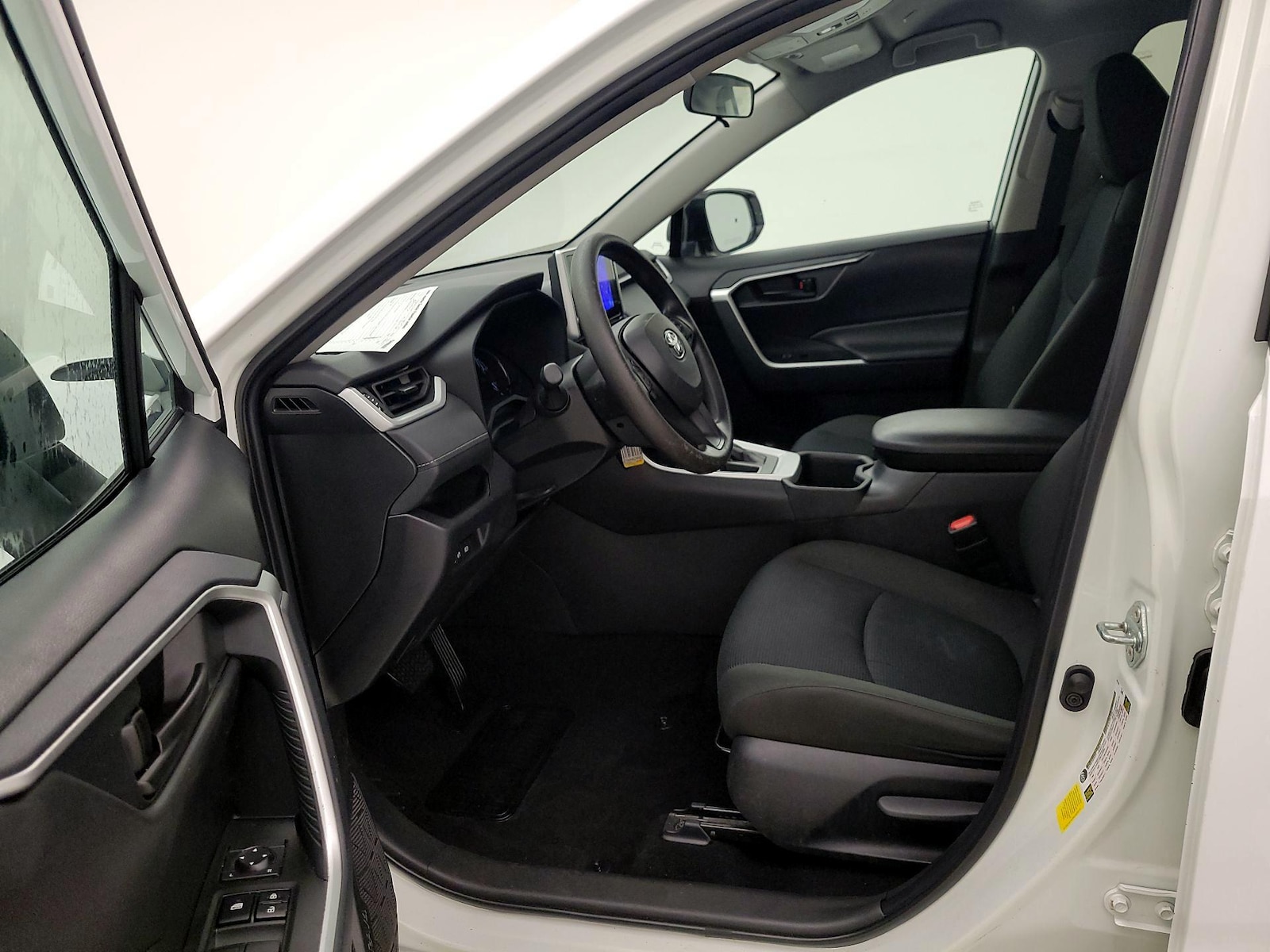 2025 Toyota RAV4 LE - Photo 12