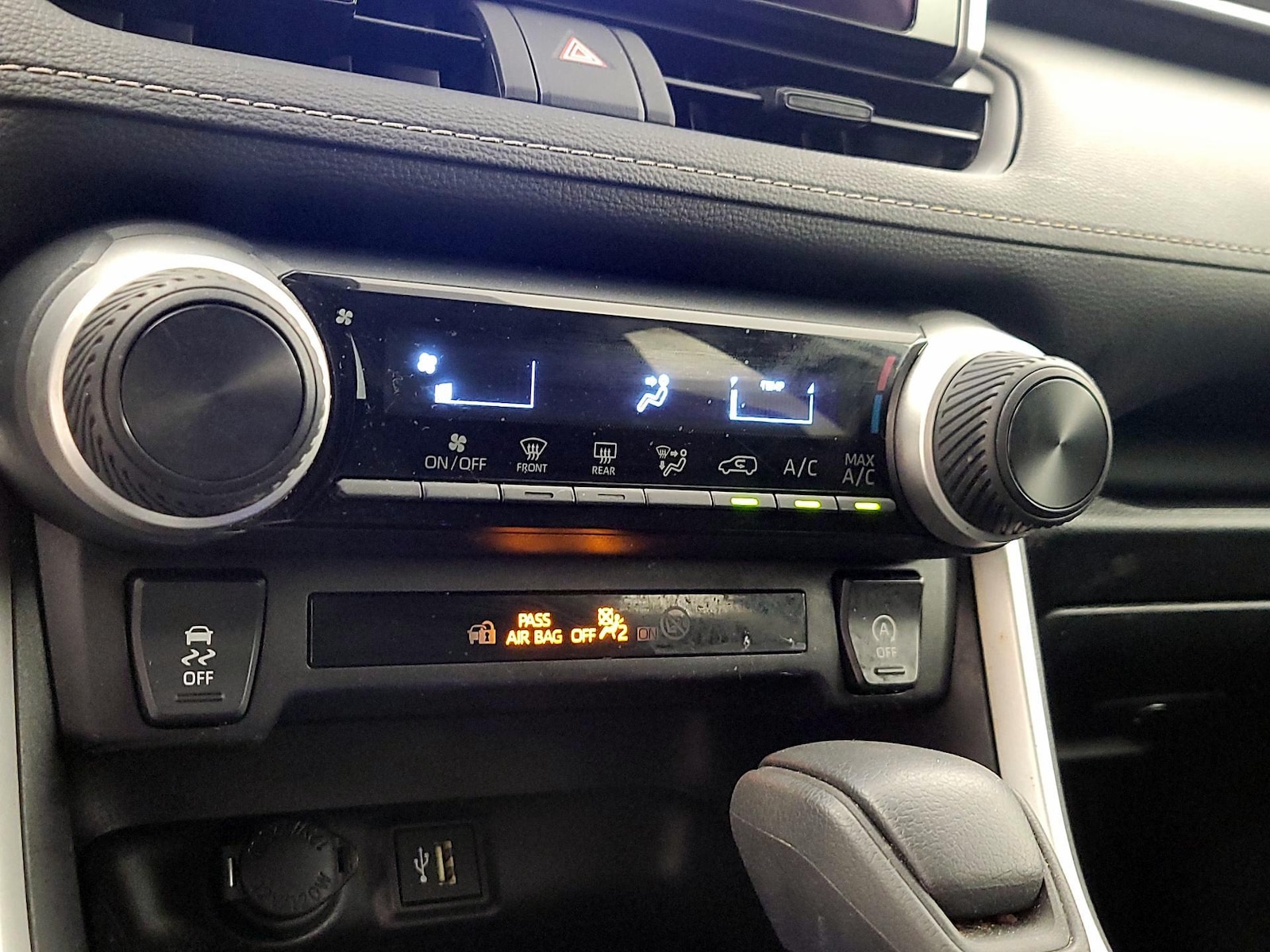 2025 Toyota RAV4 LE - Photo 17