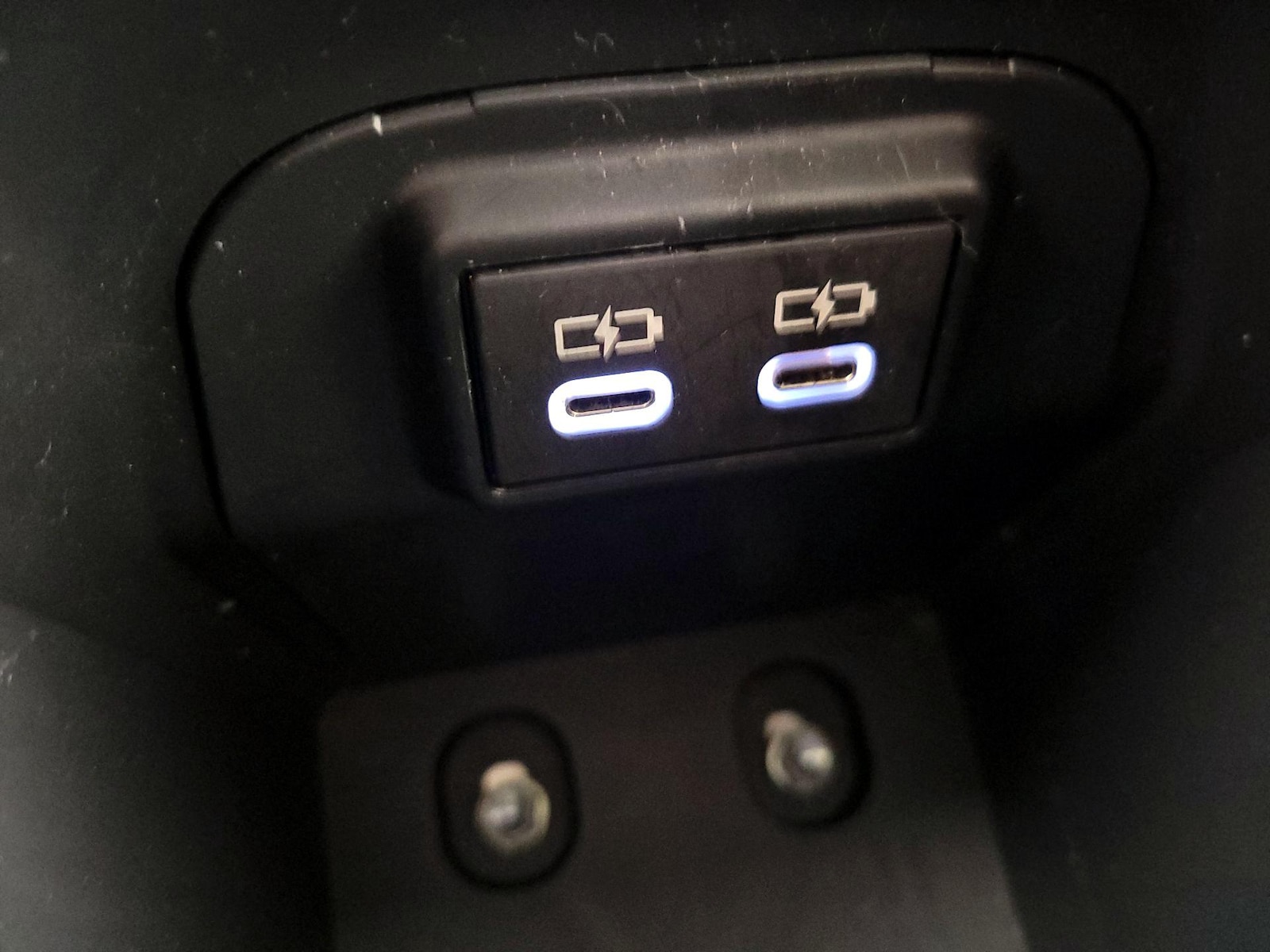 2025 Toyota RAV4 LE - Photo 19