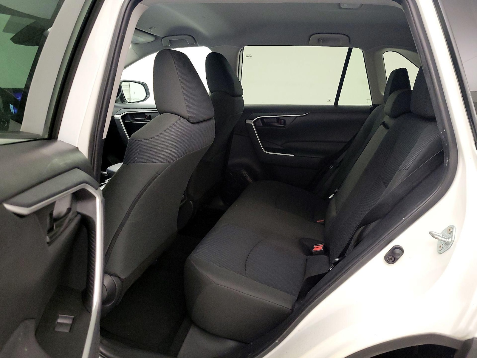 2025 Toyota RAV4 LE - Photo 20