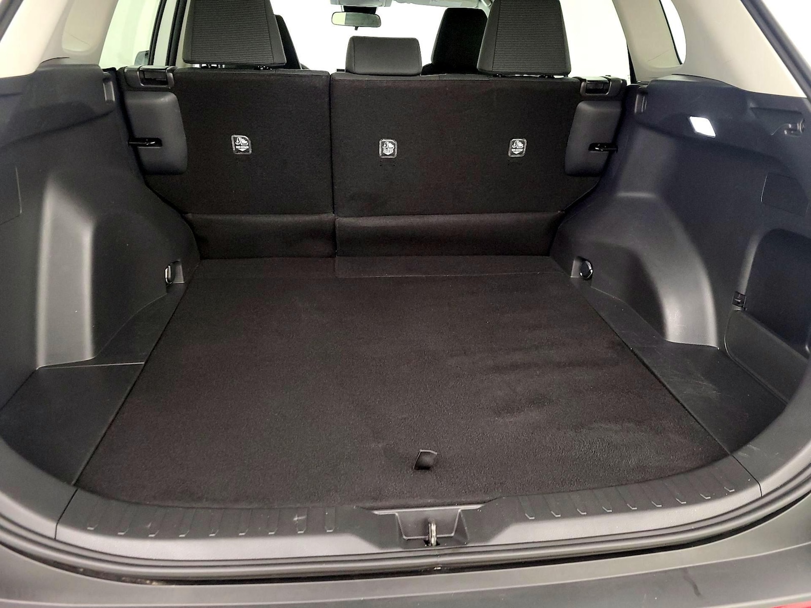 2025 Toyota RAV4 LE - Photo 22