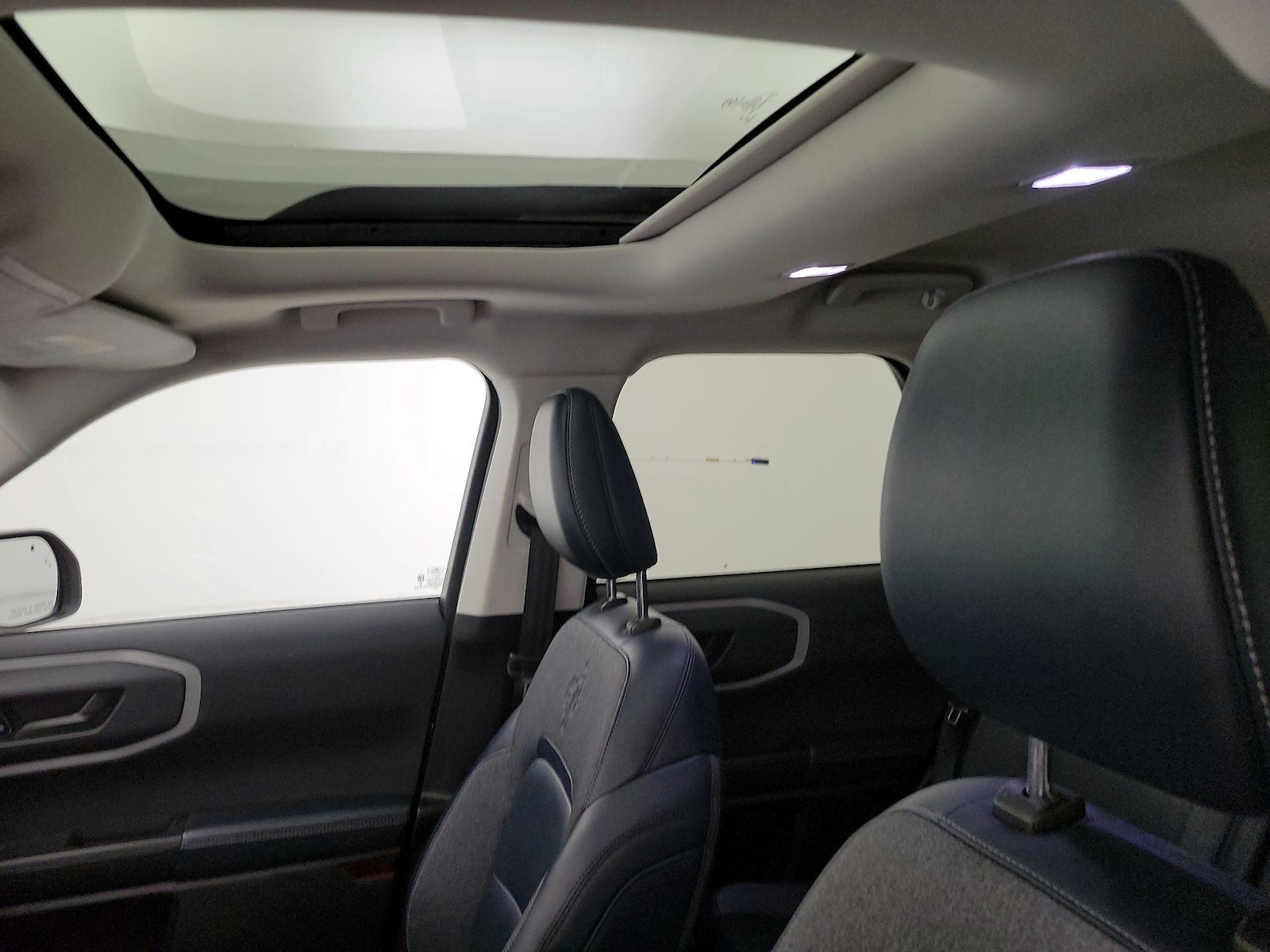 Sunroof(s) & Overhead Airbags