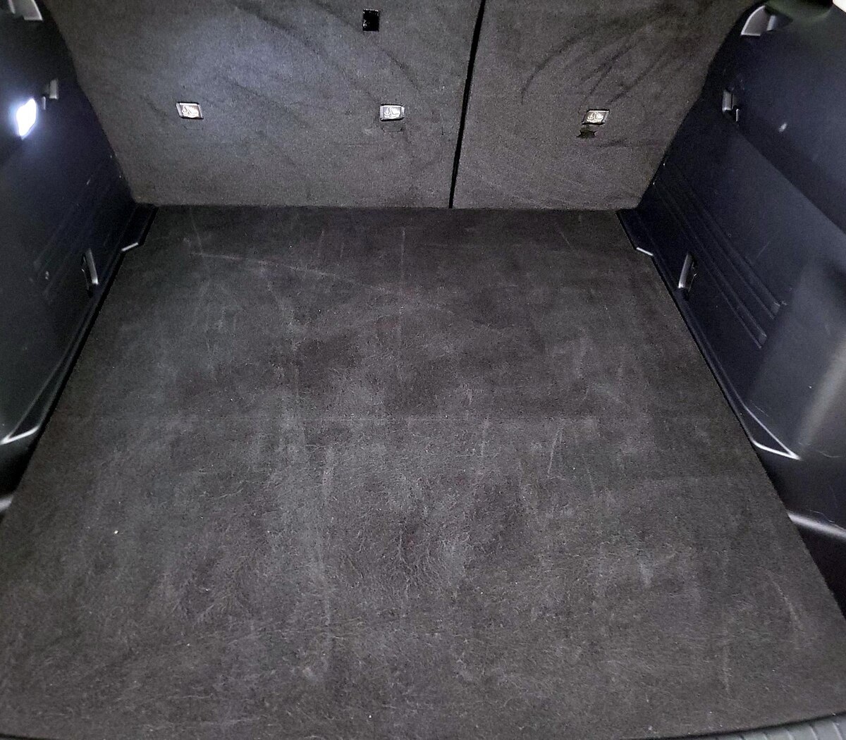 Trunk/Cargo (Seats Up)