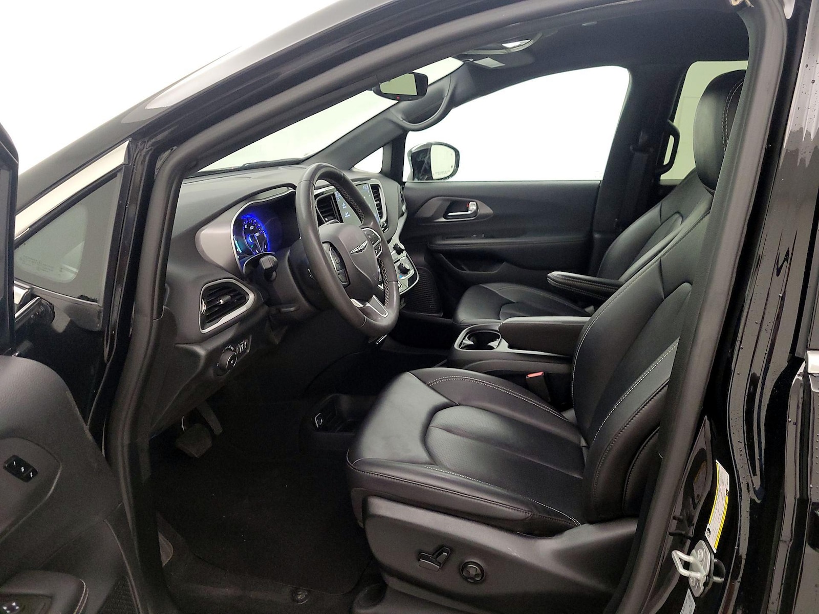 2025 Chrysler Pacifica Select - Photo 12
