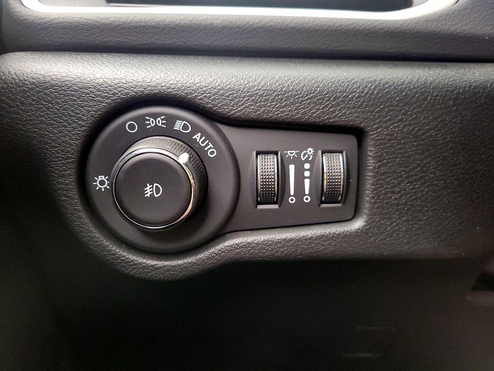 2025 Chrysler Pacifica Select - Photo 14
