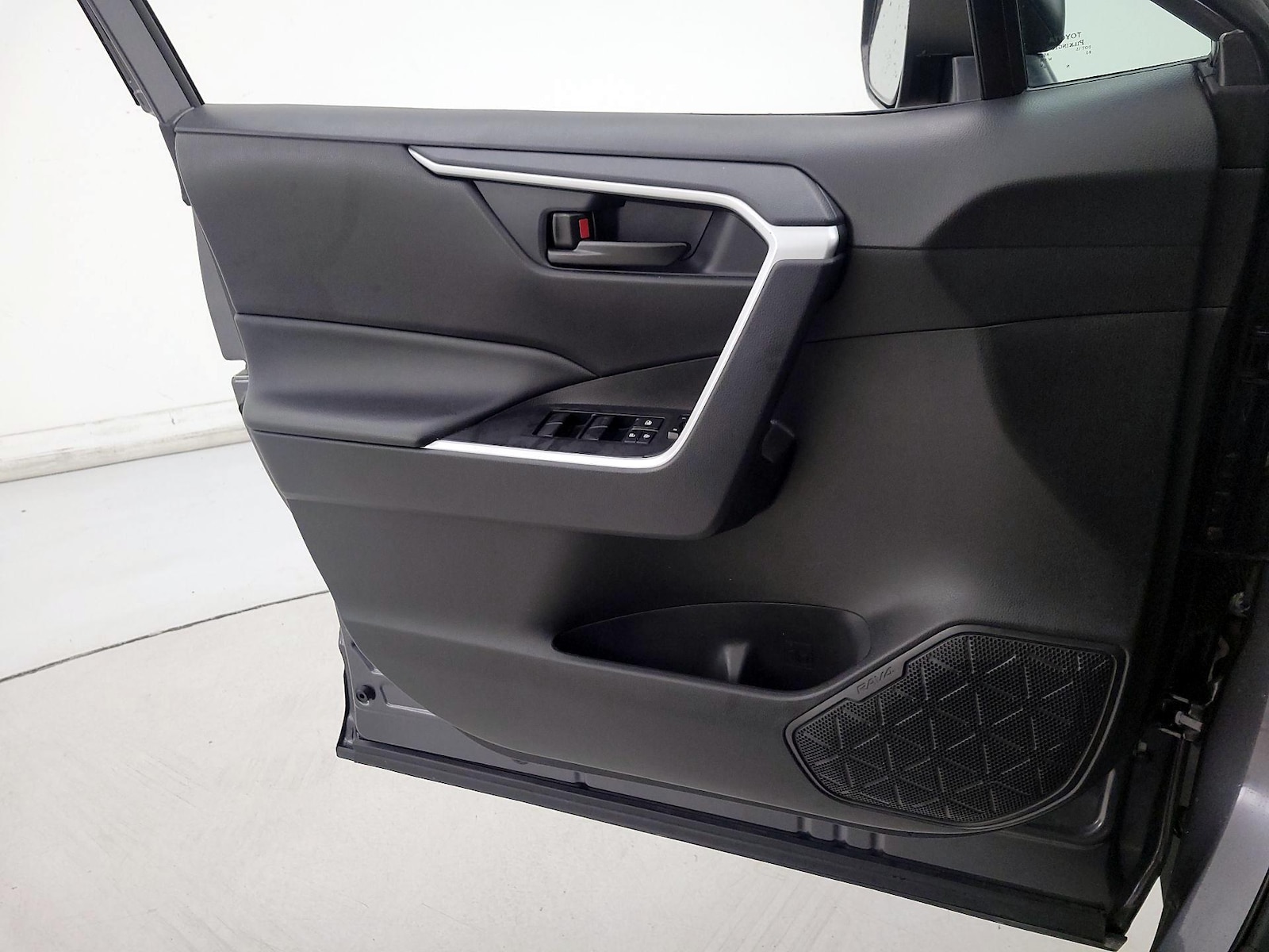 2025 Toyota RAV4 LE - Photo 13