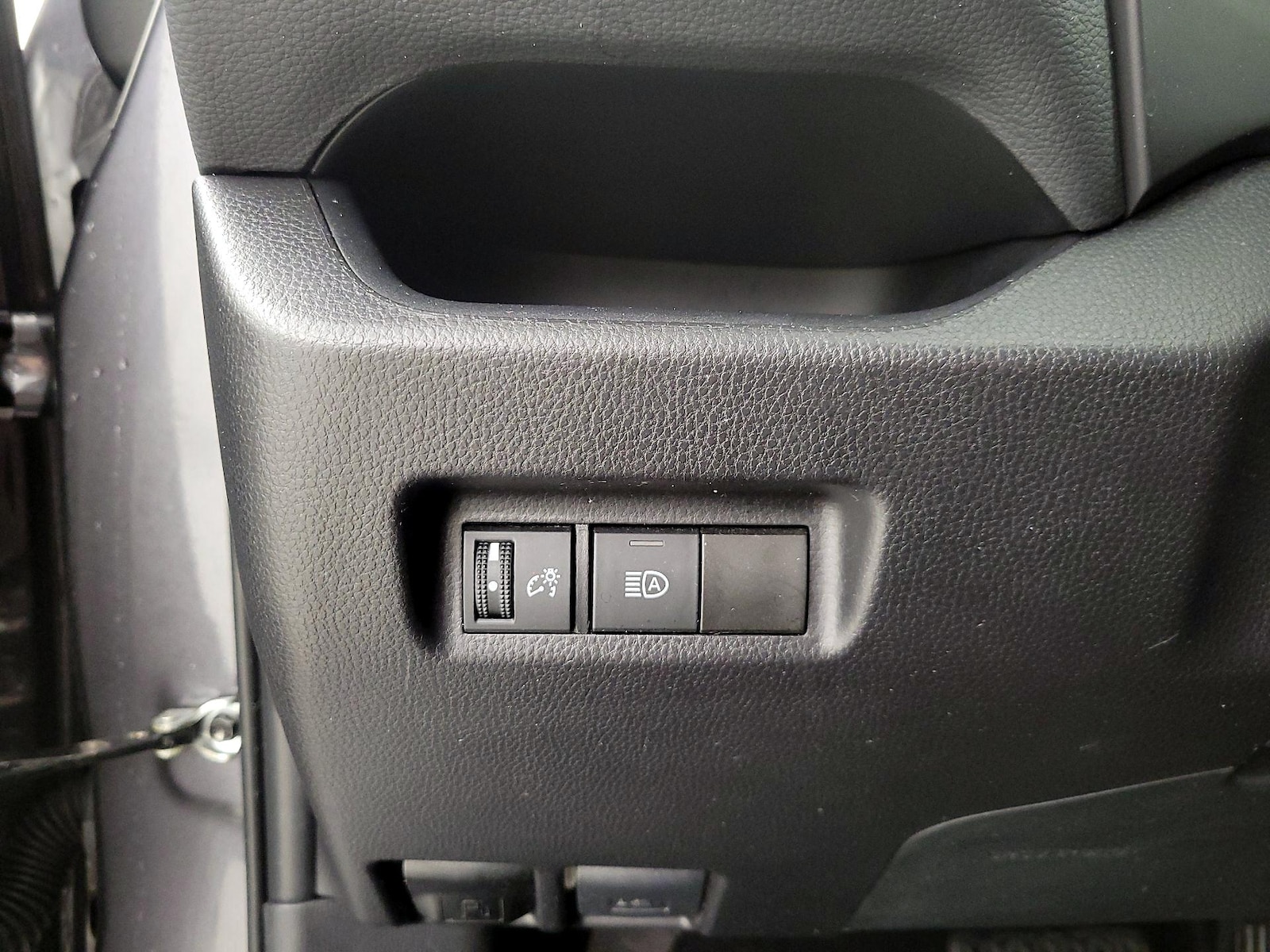 2025 Toyota RAV4 LE - Photo 14