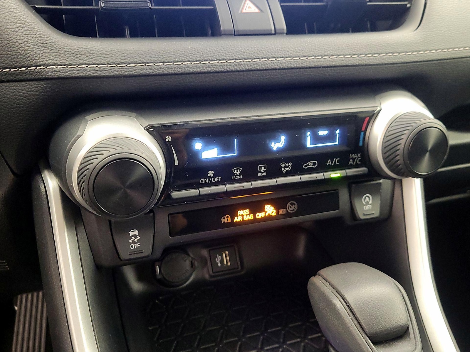 2025 Toyota RAV4 LE - Photo 17