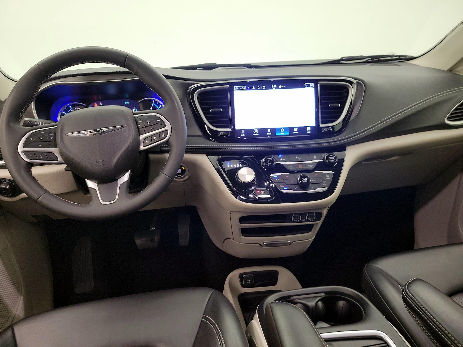 2023 Chrysler Pacifica Hybrid Touring L - Photo 10