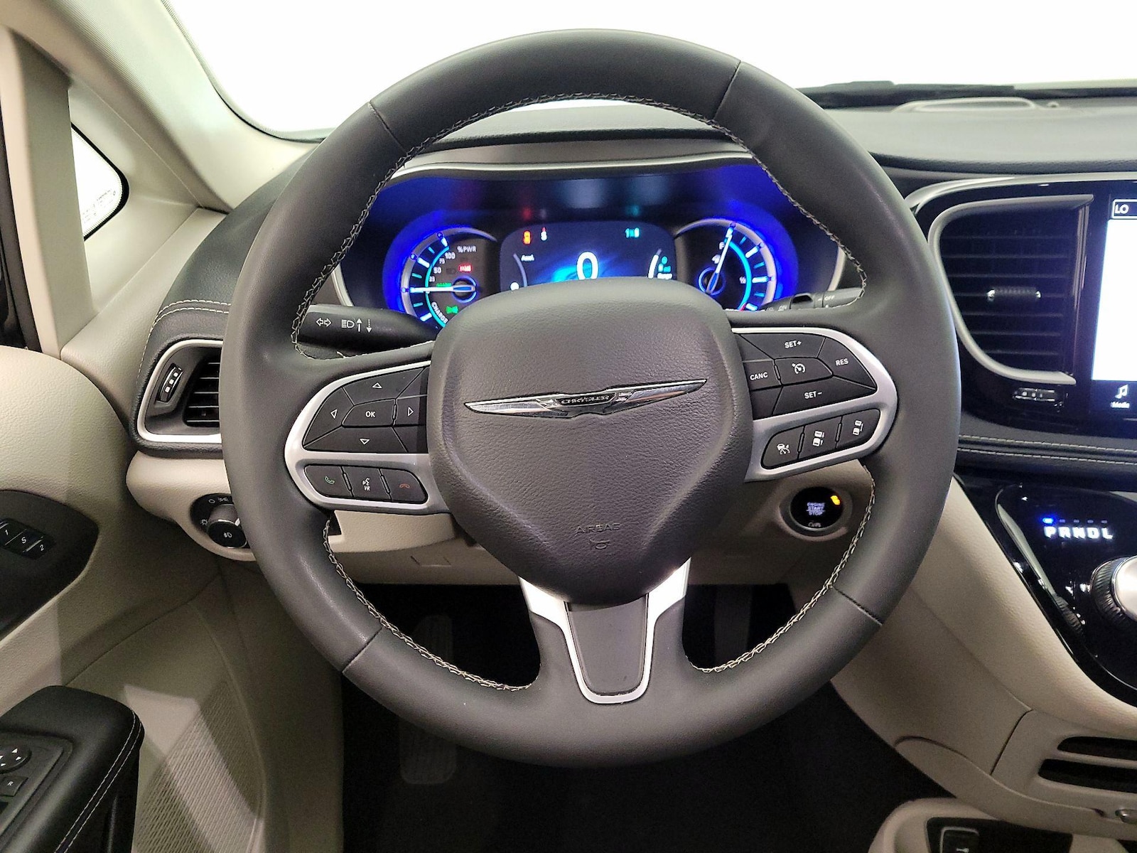 2023 Chrysler Pacifica Hybrid Touring L - Photo 11
