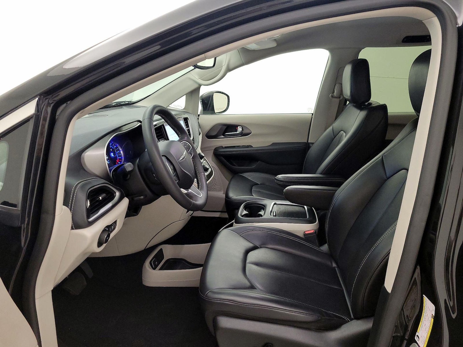 2023 Chrysler Pacifica Hybrid Touring L - Photo 12