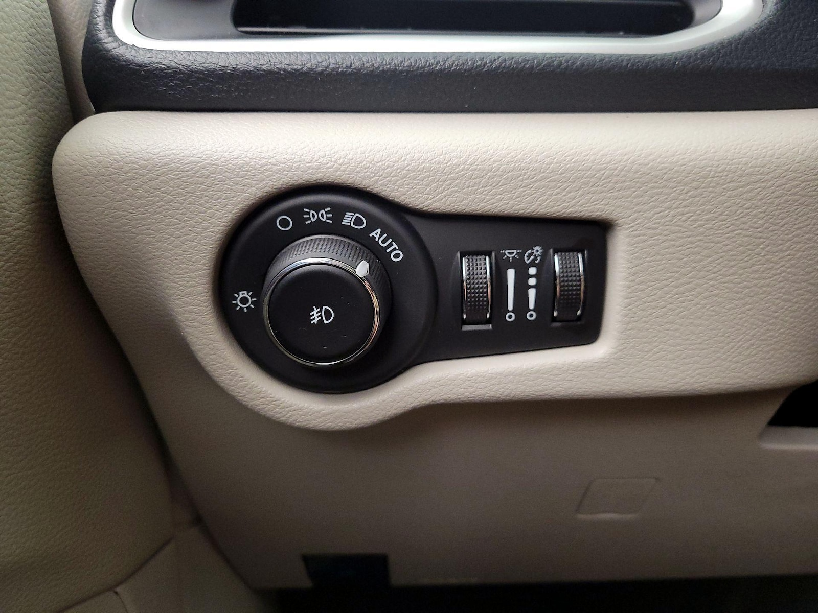 2023 Chrysler Pacifica Hybrid Touring L - Photo 14