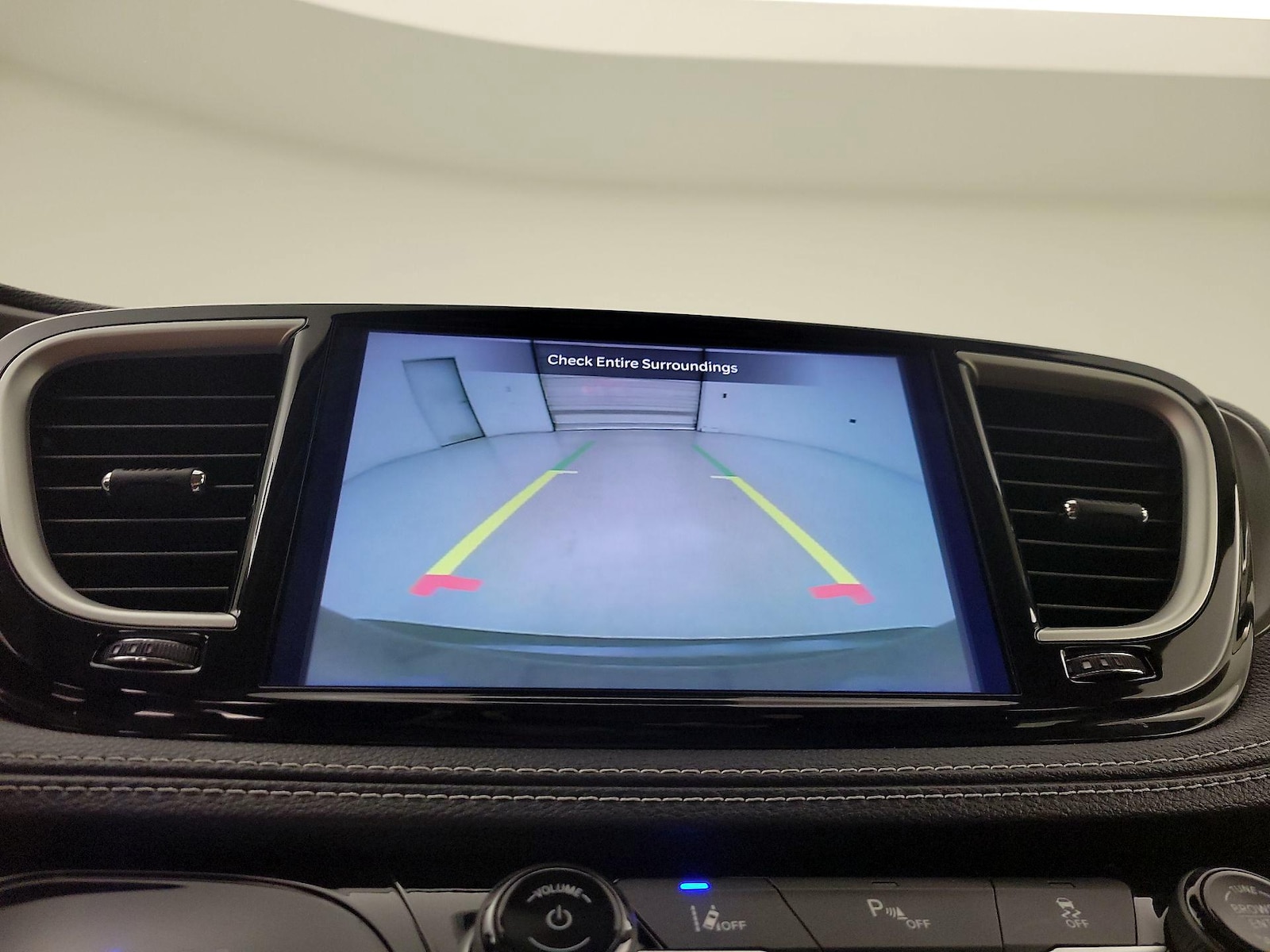 2023 Chrysler Pacifica Hybrid Touring L - Photo 15