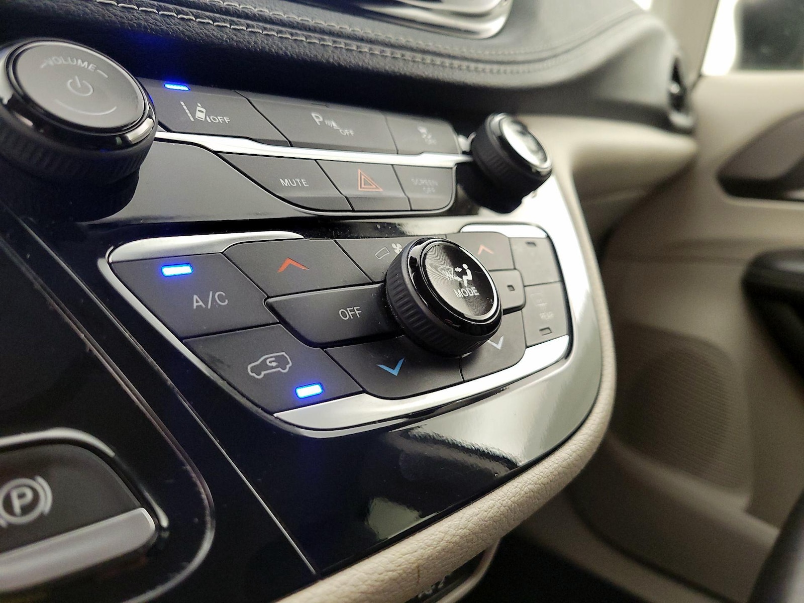 2023 Chrysler Pacifica Hybrid Touring L - Photo 17