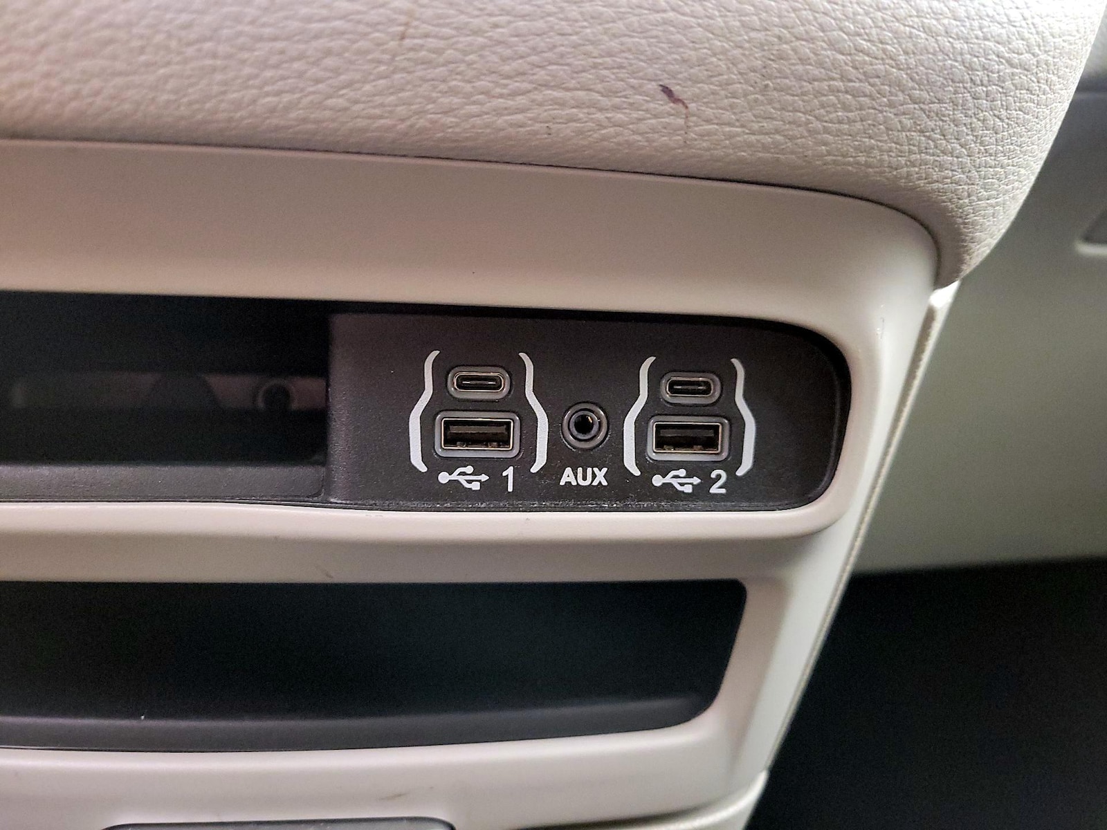 2023 Chrysler Pacifica Hybrid Touring L - Photo 19